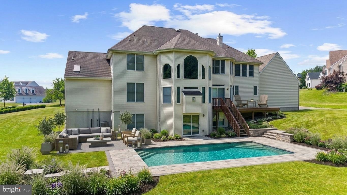 12 MANCHUR COURT
