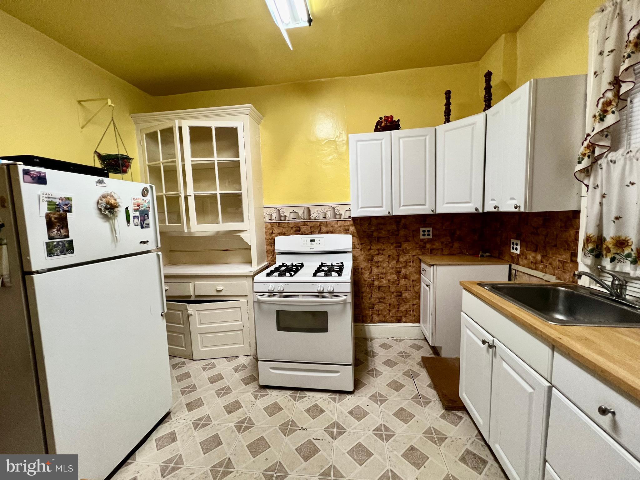 ELMWOOD PARK - Residential