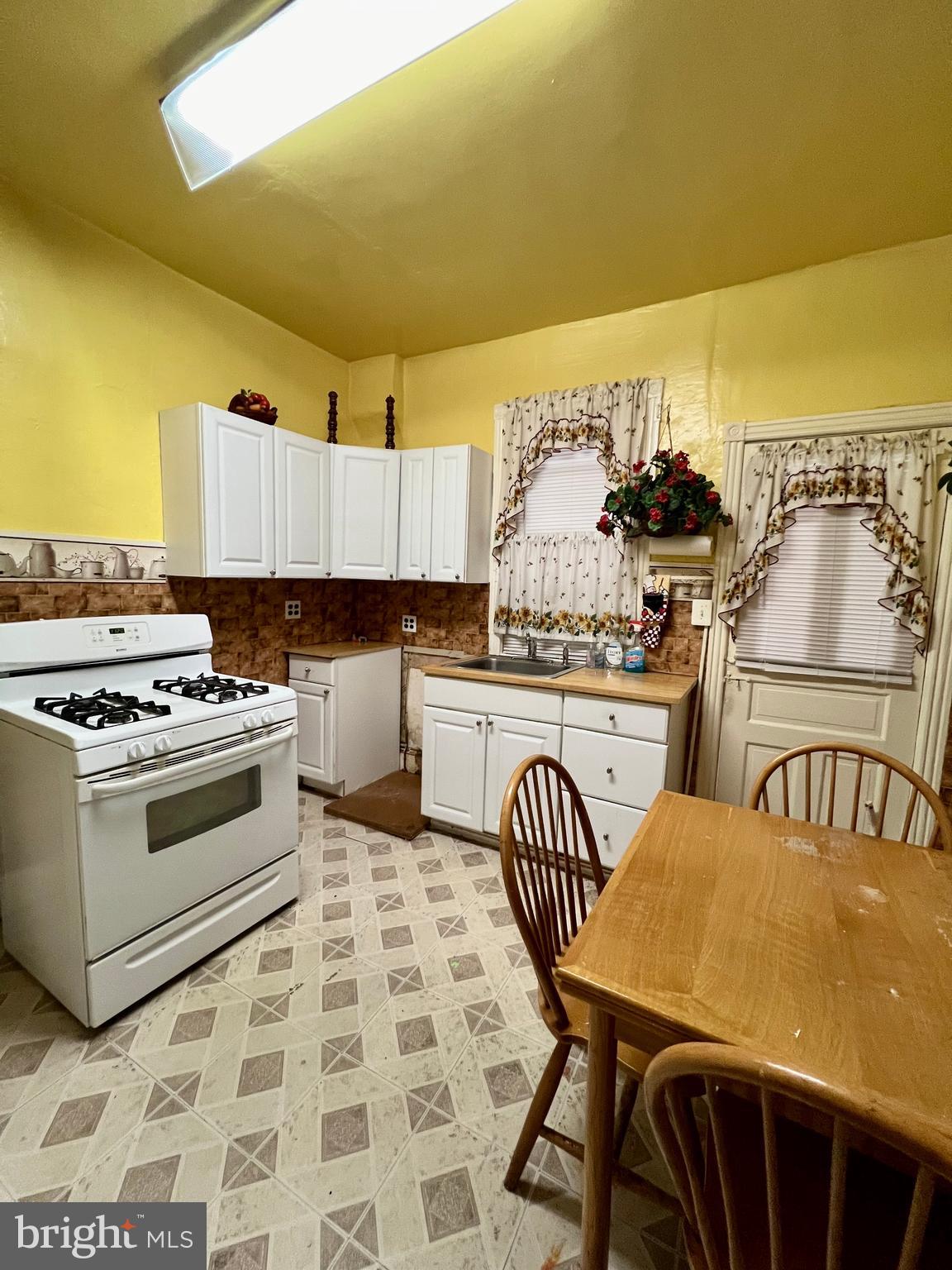 ELMWOOD PARK - Residential