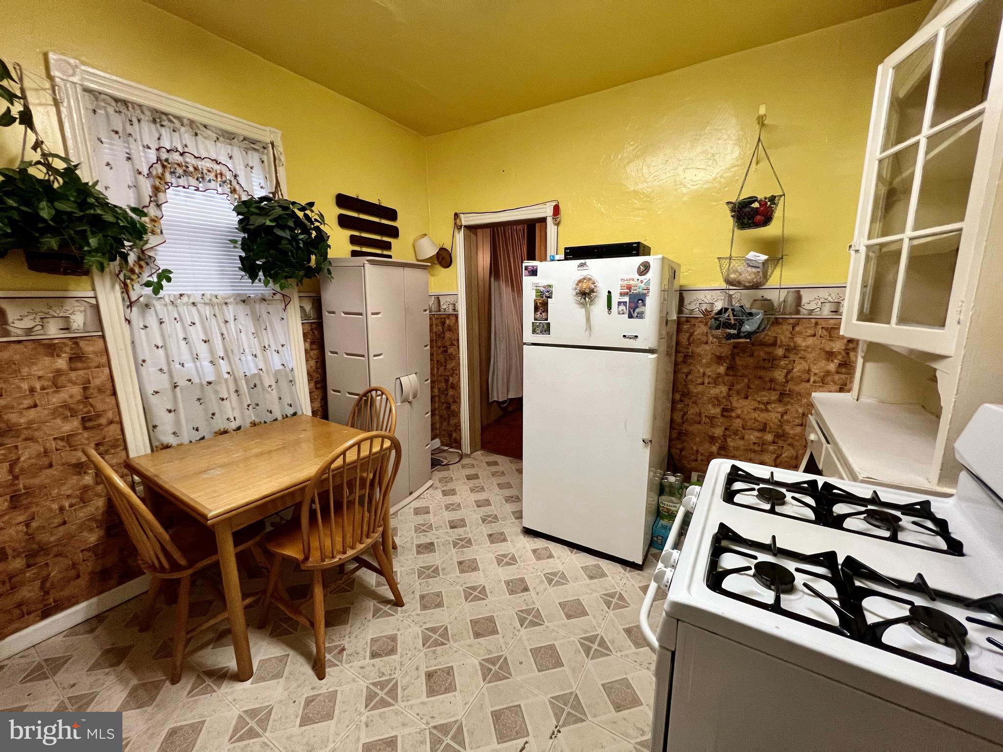 ELMWOOD PARK - Residential