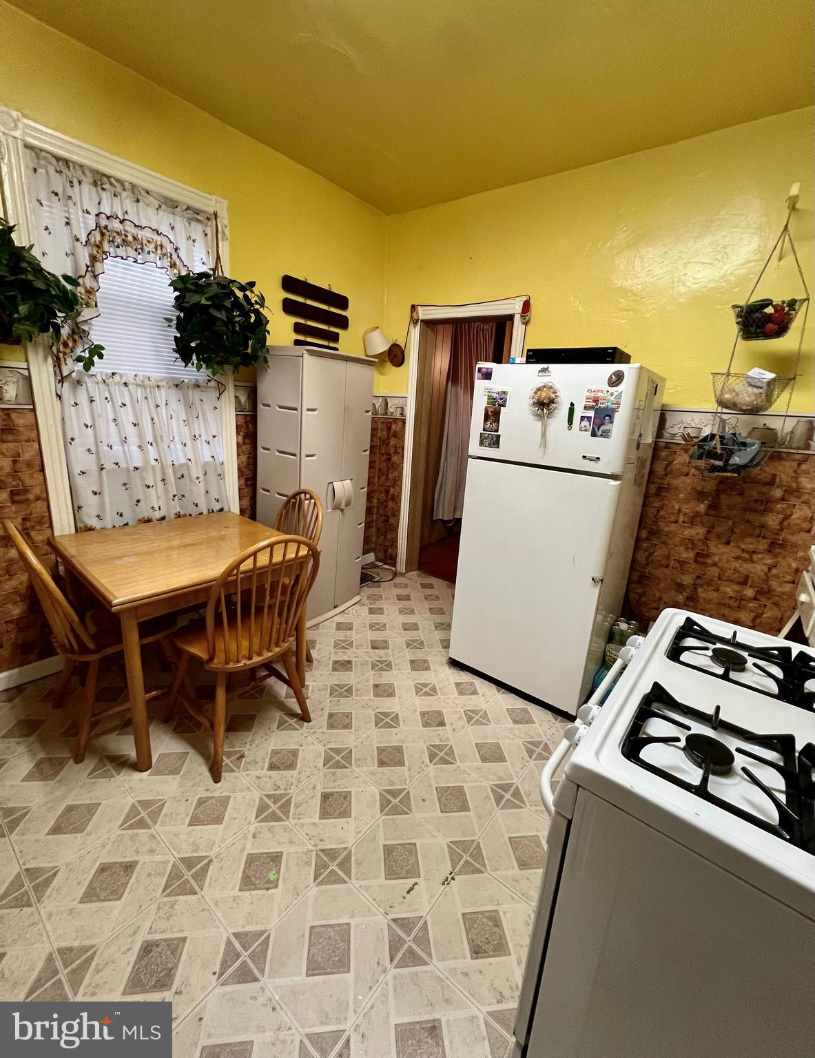 ELMWOOD PARK - Residential