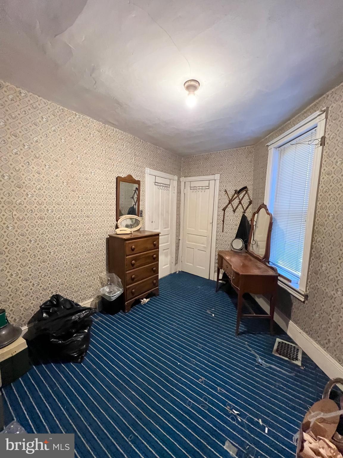 ELMWOOD PARK - Residential