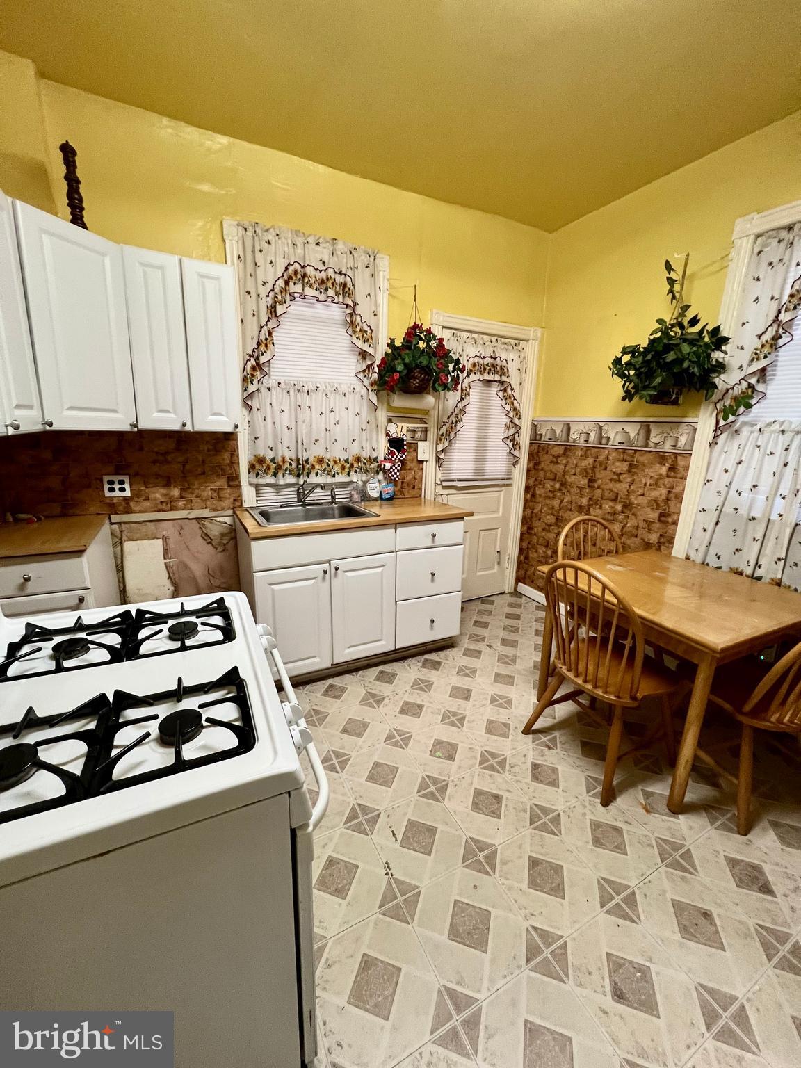 ELMWOOD PARK - Residential