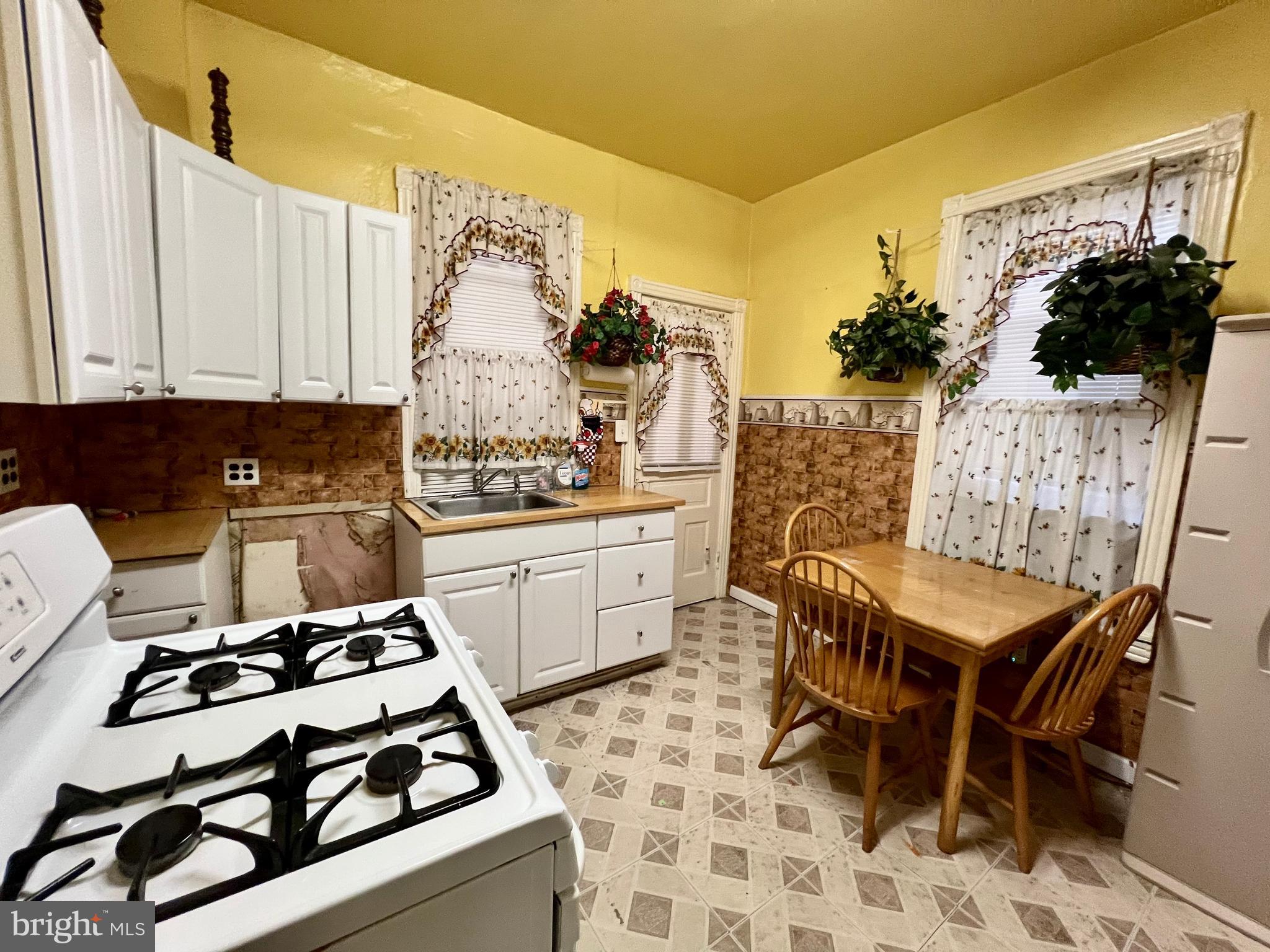 ELMWOOD PARK - Residential