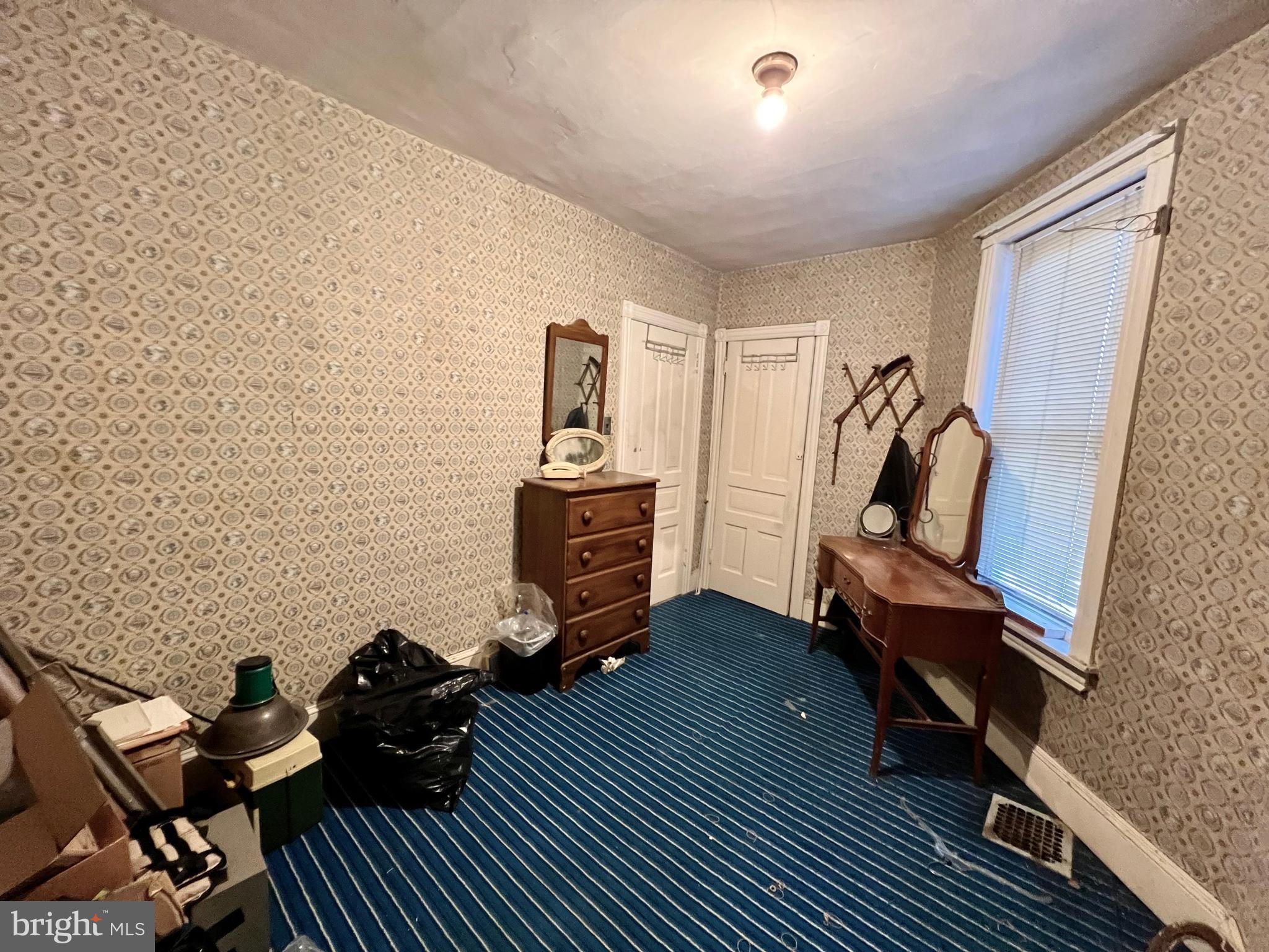 ELMWOOD PARK - Residential