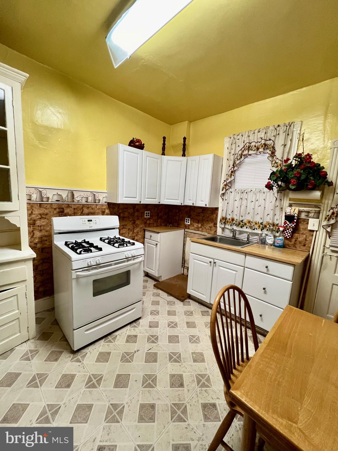 ELMWOOD PARK - Residential