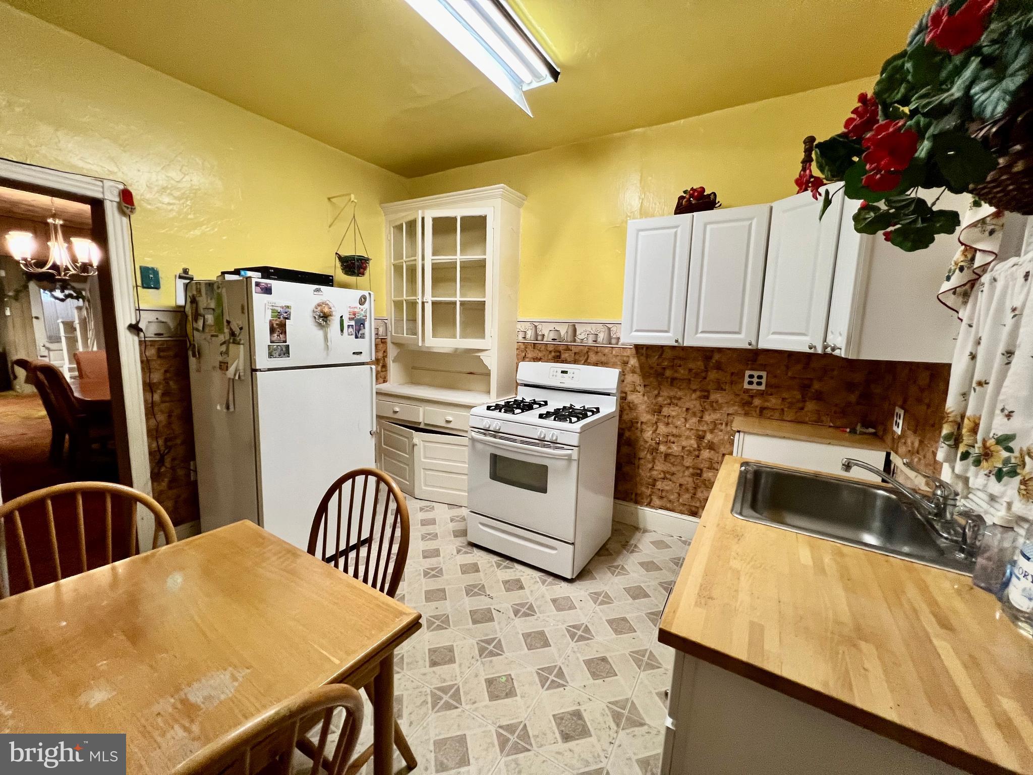 ELMWOOD PARK - Residential