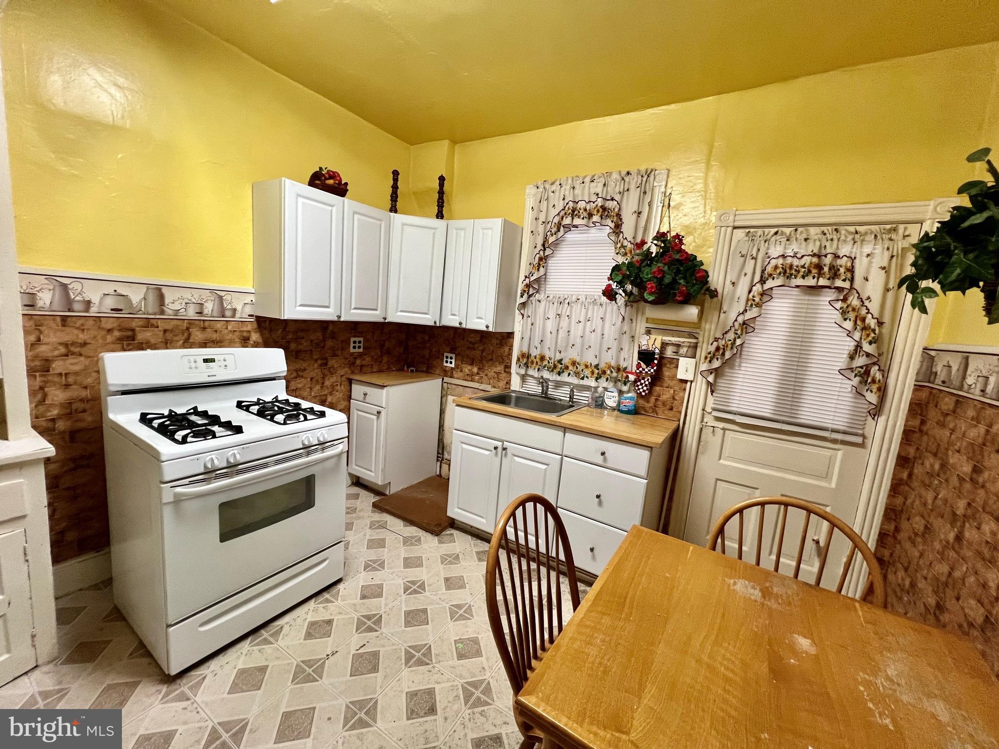 ELMWOOD PARK - Residential