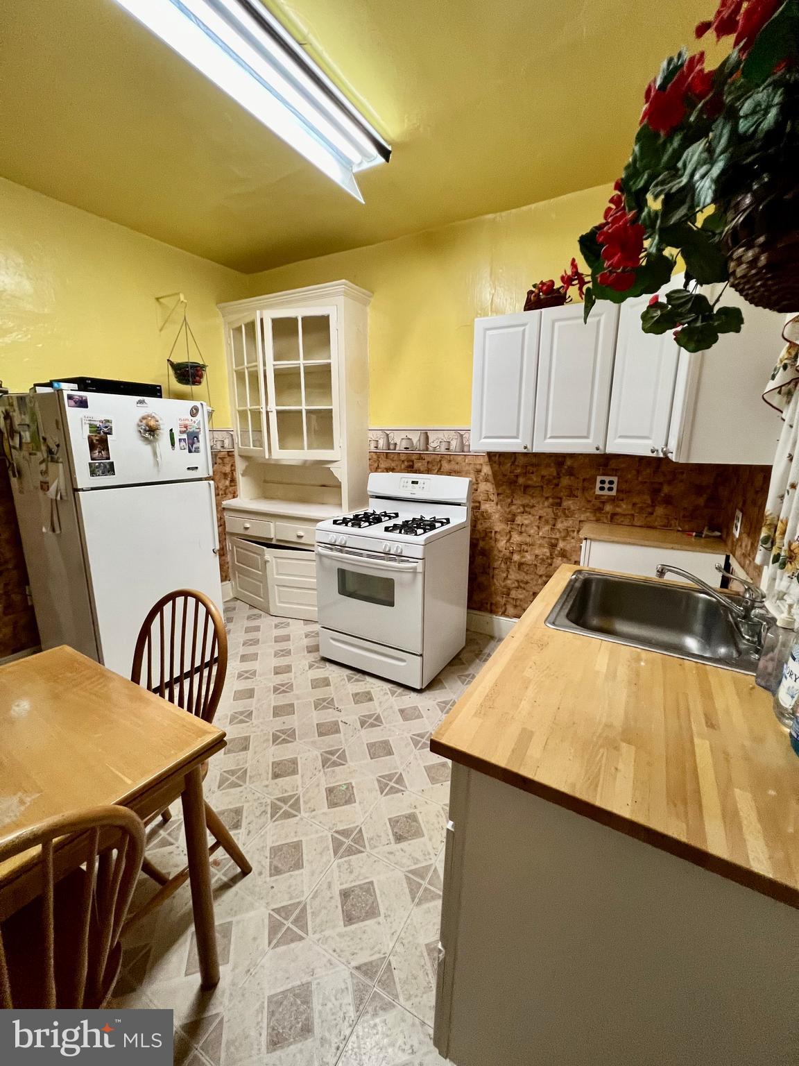 ELMWOOD PARK - Residential