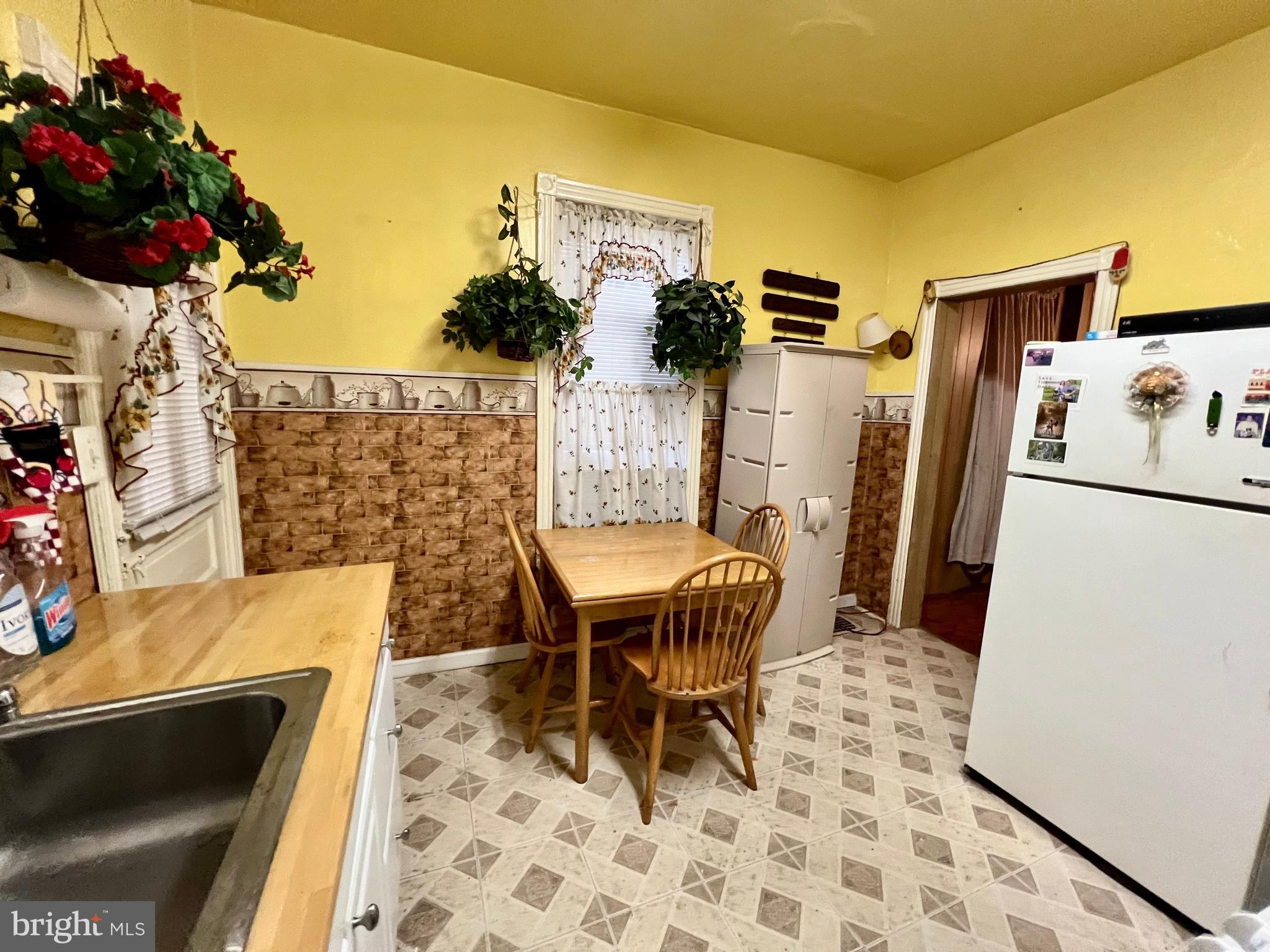 ELMWOOD PARK - Residential