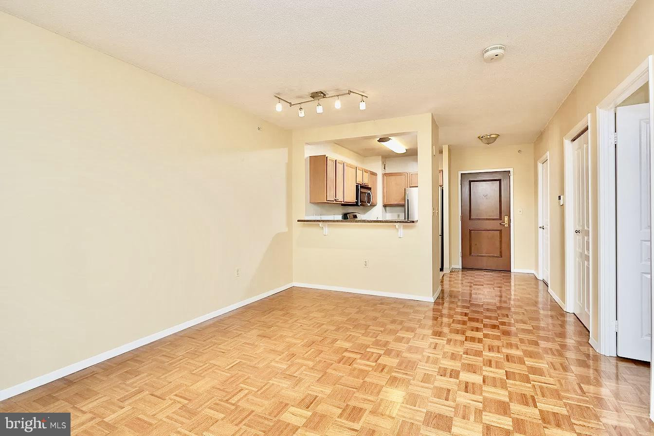 CRESCENT PLAZA - Residential