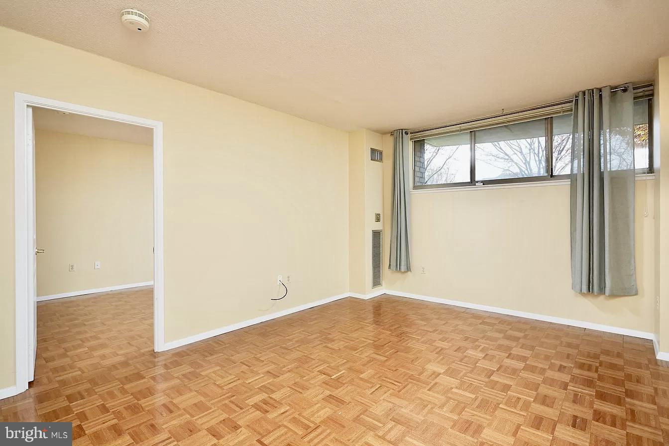 CRESCENT PLAZA - Residential