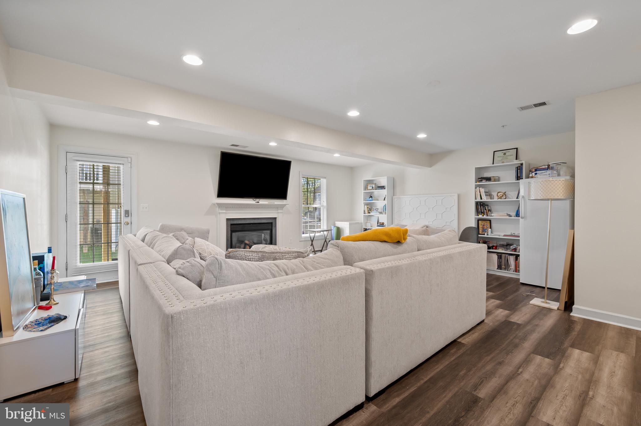 VILLAGES OF DORCHESTER - Residential Lease