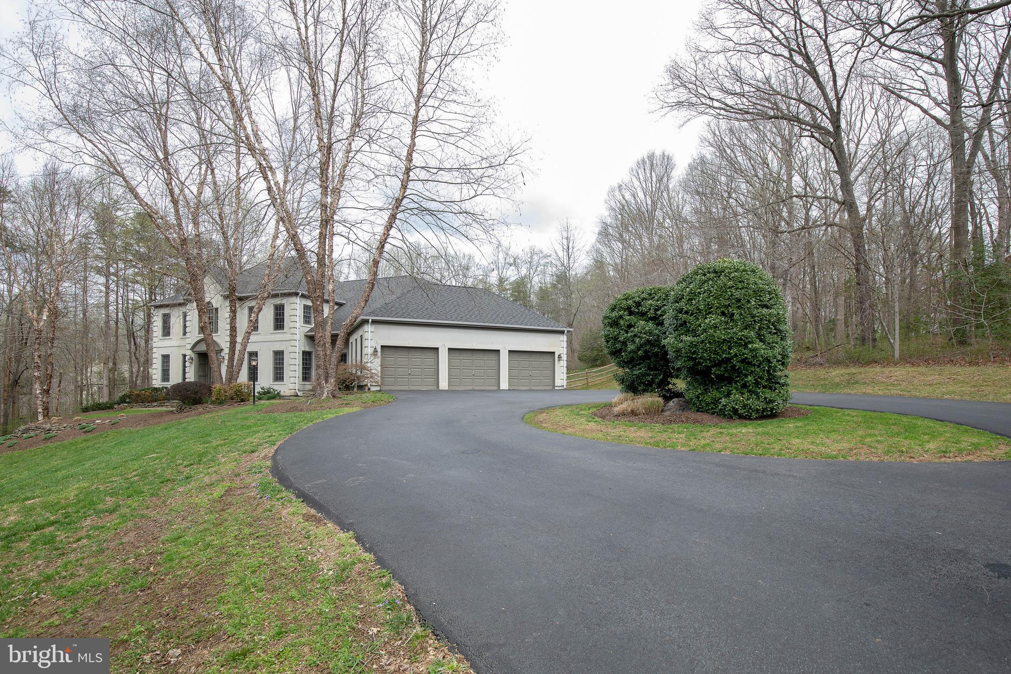 ENGLISH HILLS - Residential