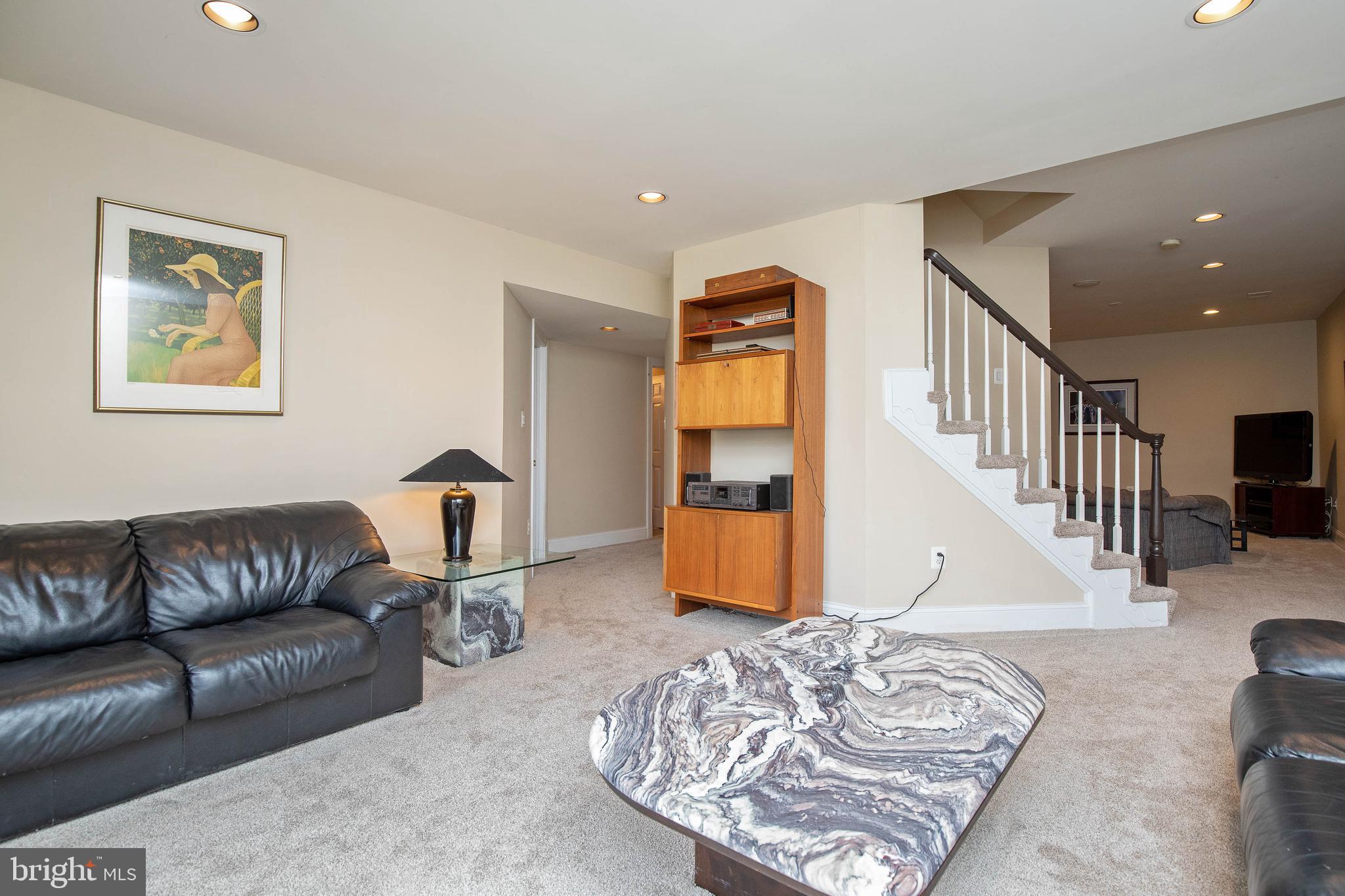 ENGLISH HILLS - Residential