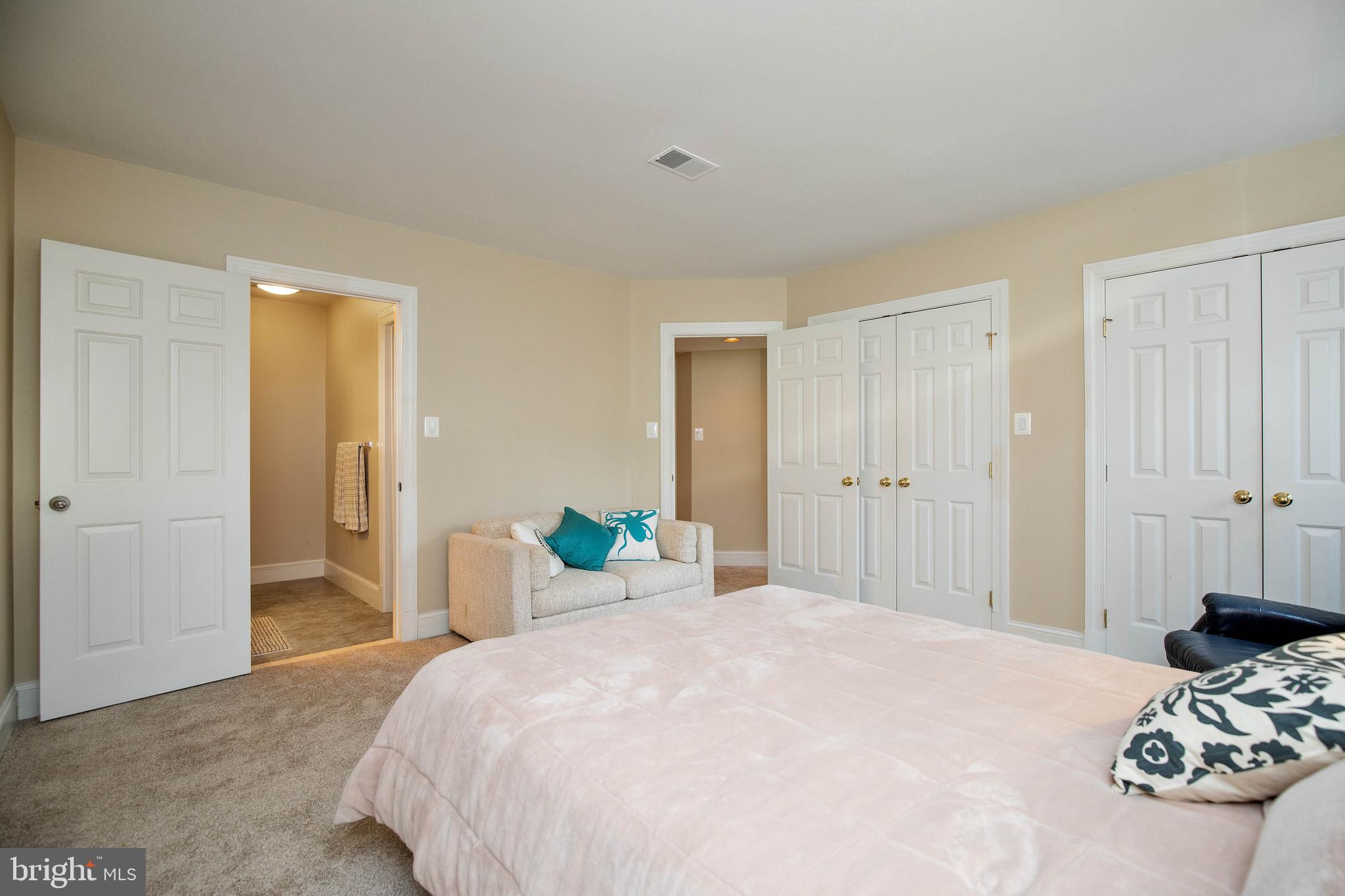 ENGLISH HILLS - Residential