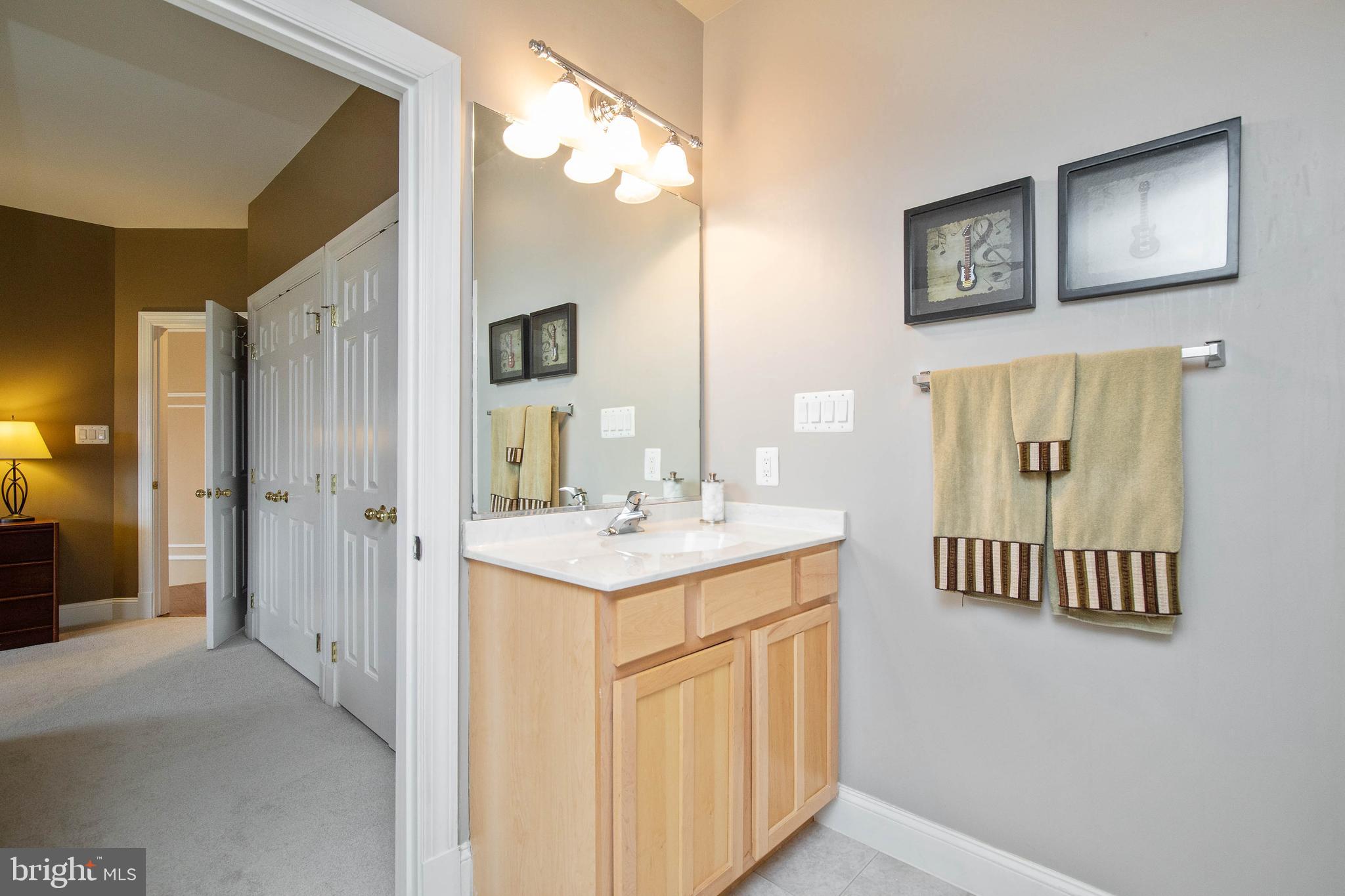 ENGLISH HILLS - Residential