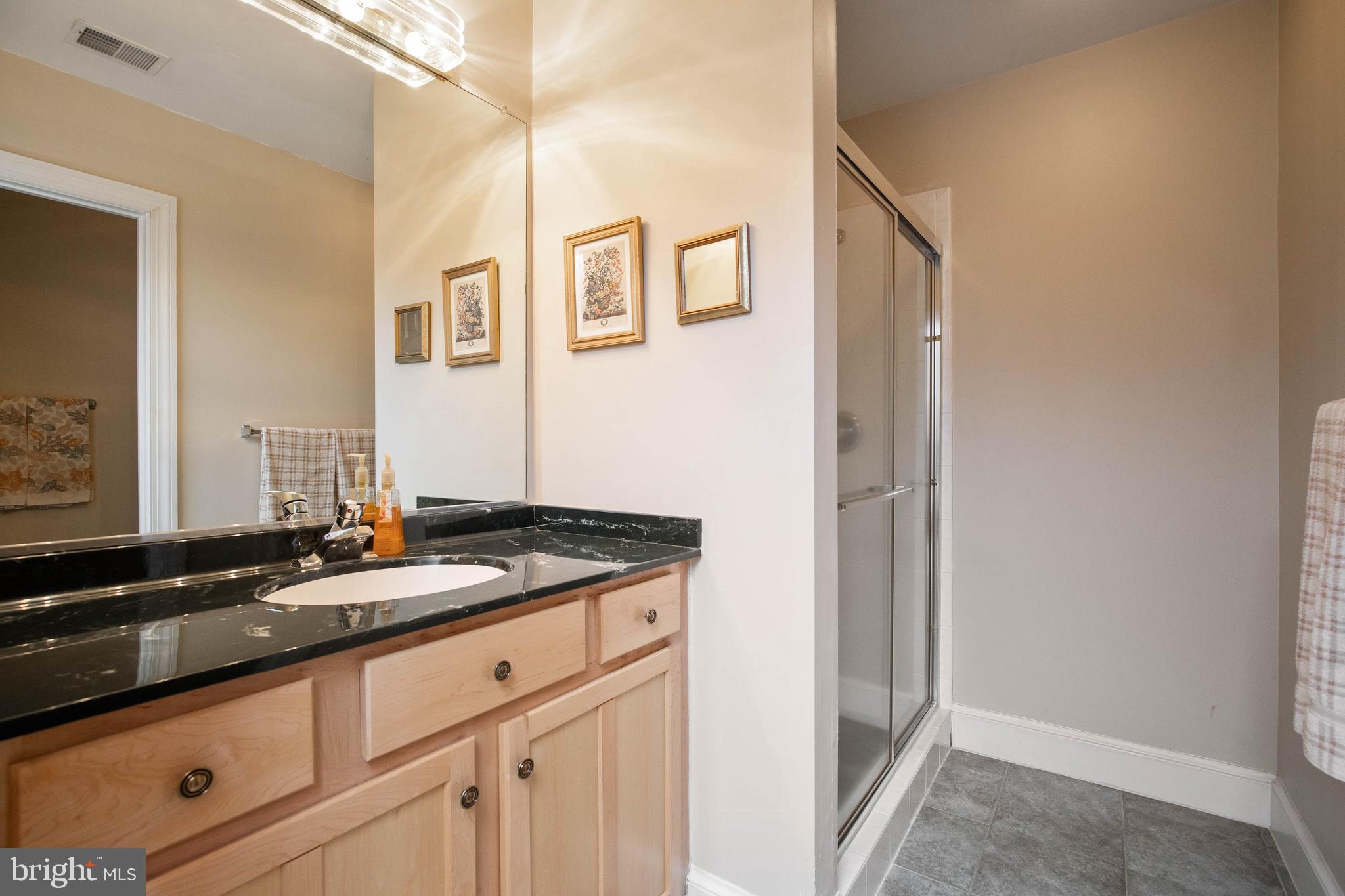 ENGLISH HILLS - Residential