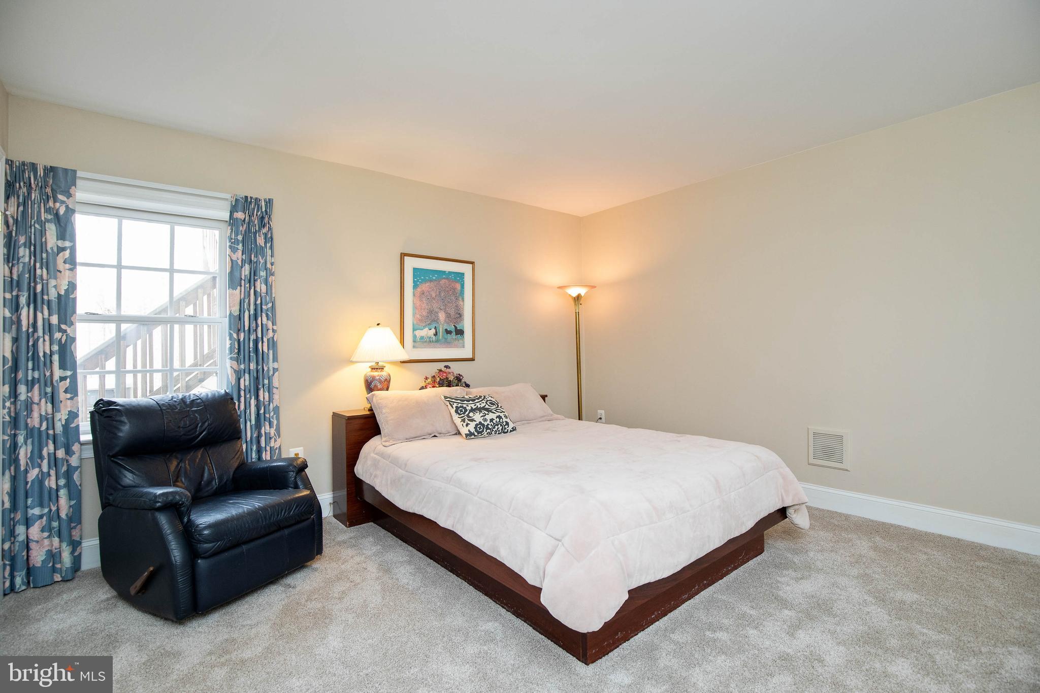 ENGLISH HILLS - Residential