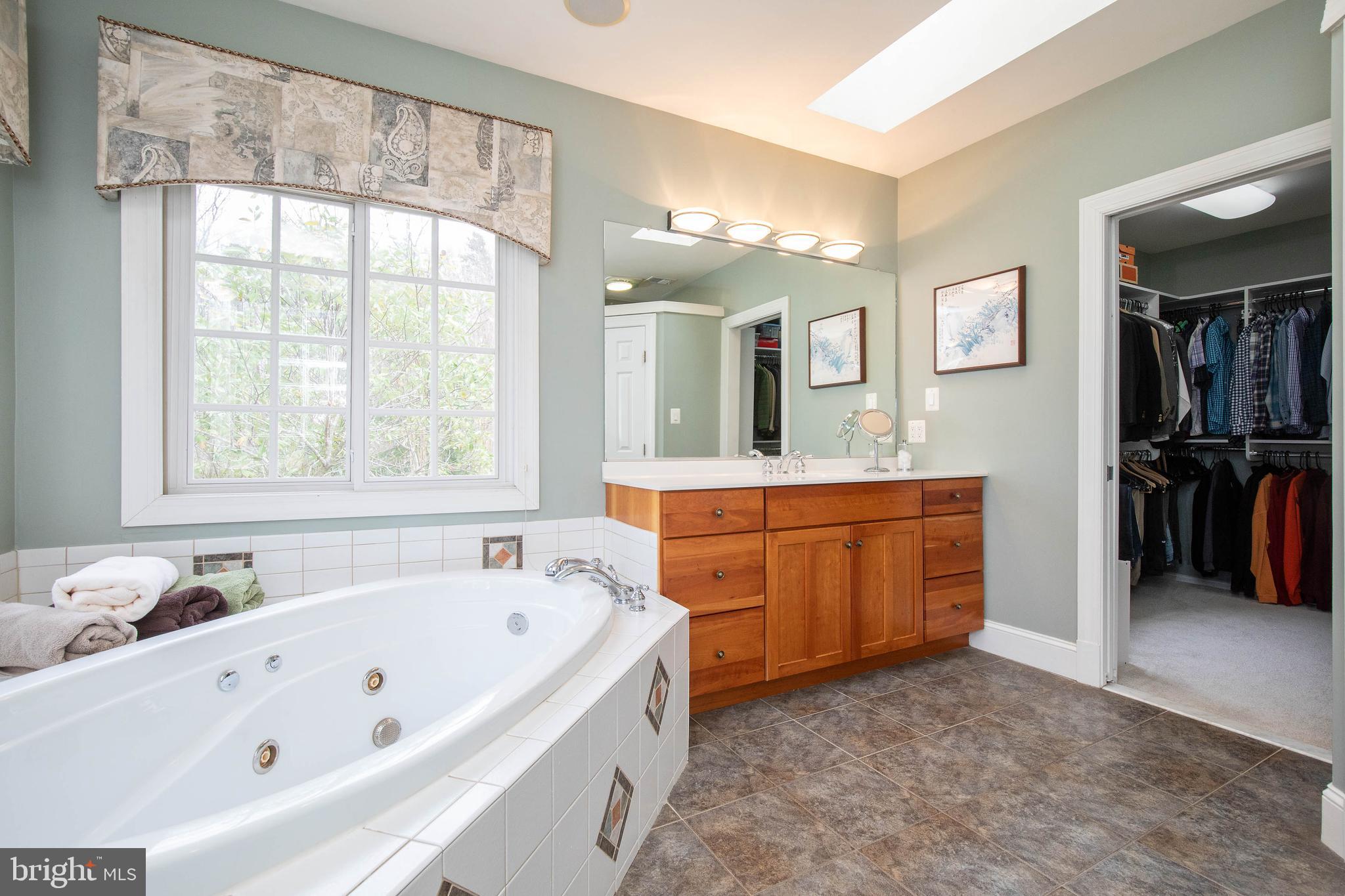 ENGLISH HILLS - Residential