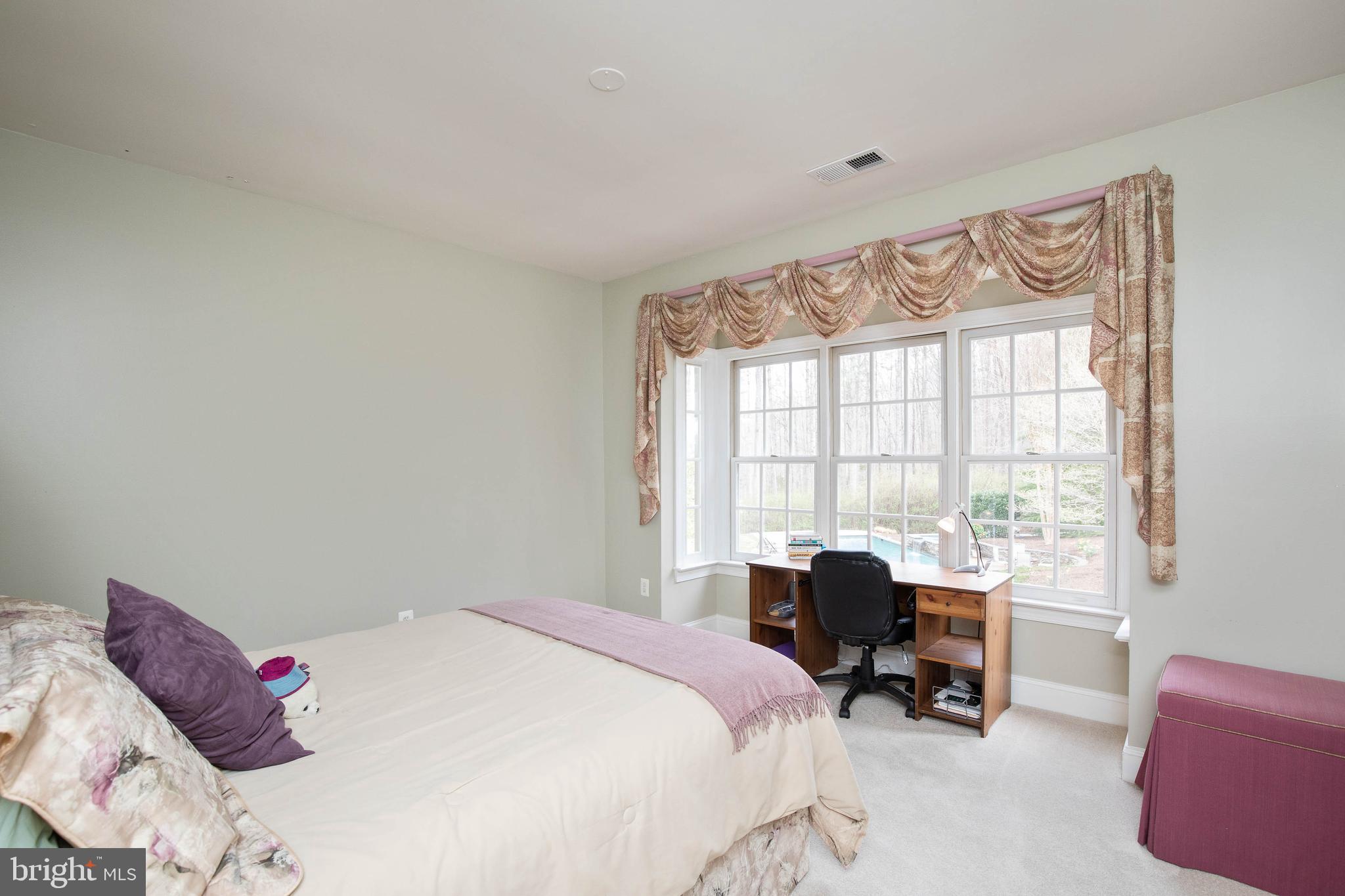 ENGLISH HILLS - Residential