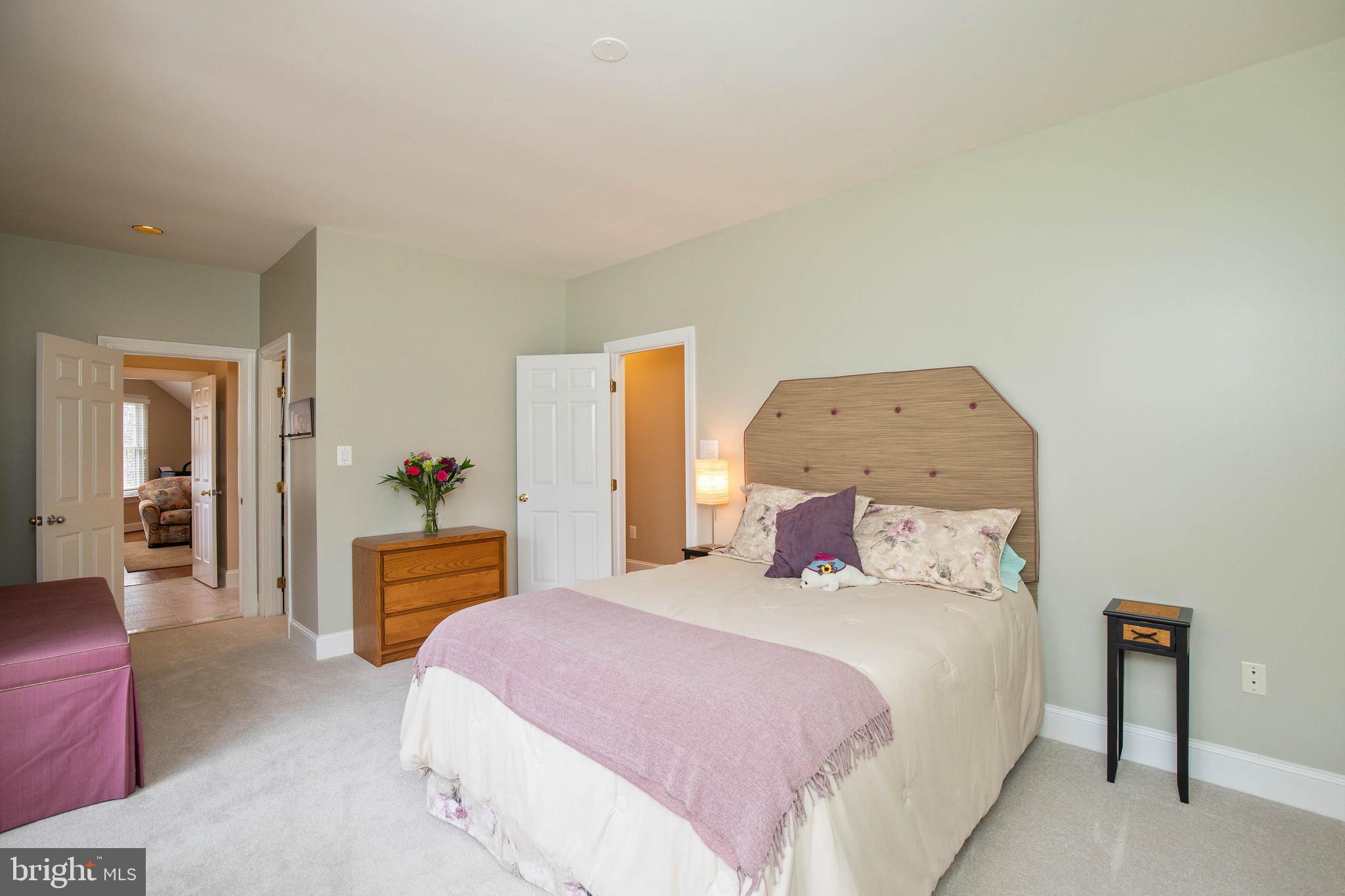 ENGLISH HILLS - Residential