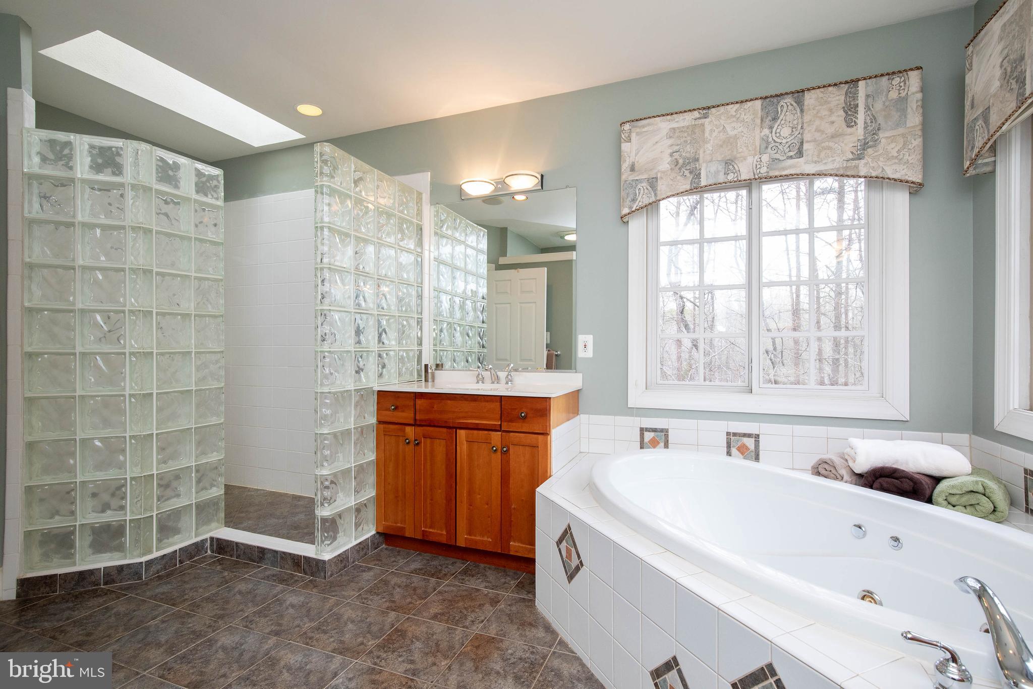 ENGLISH HILLS - Residential