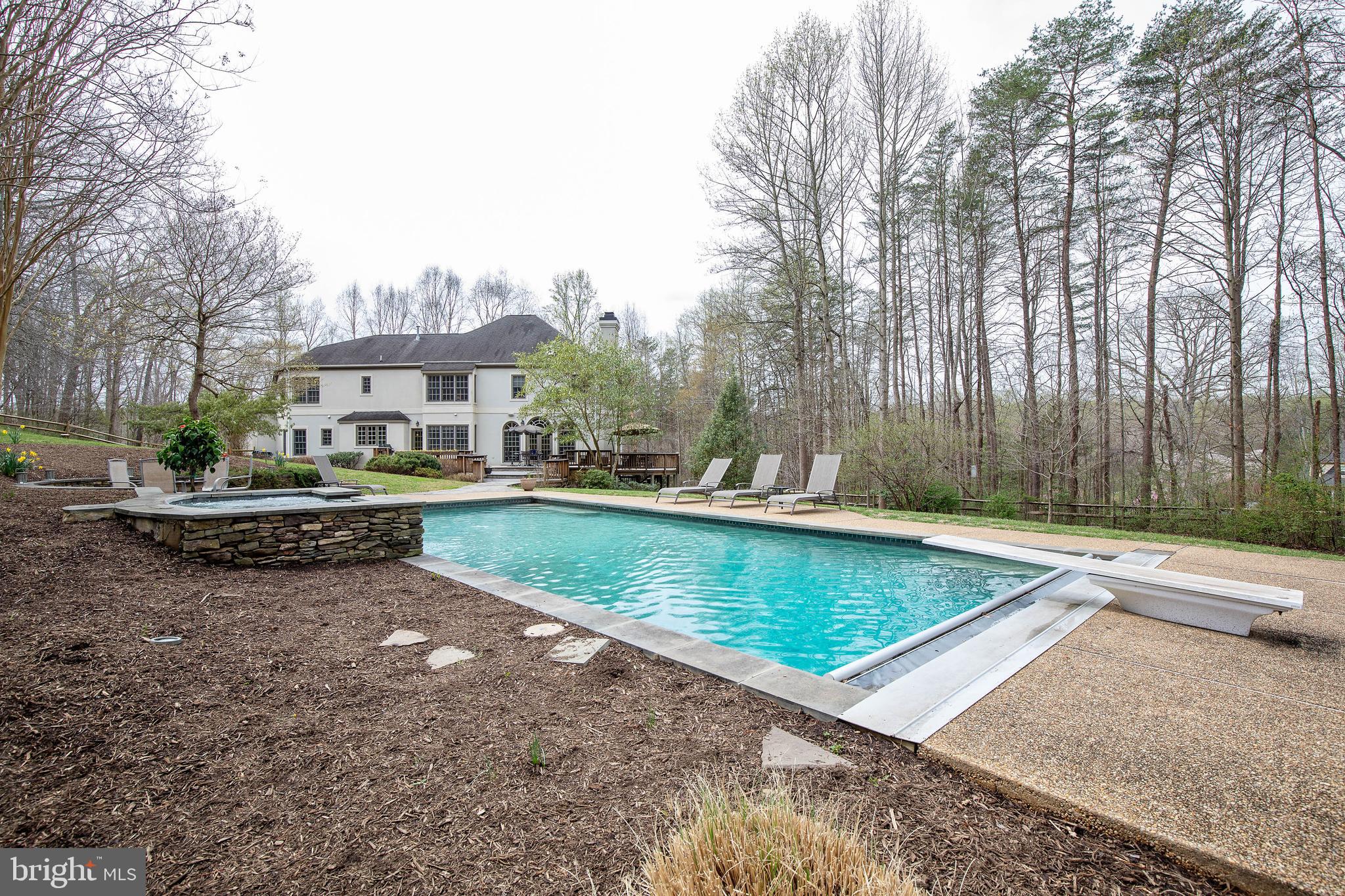 ENGLISH HILLS - Residential