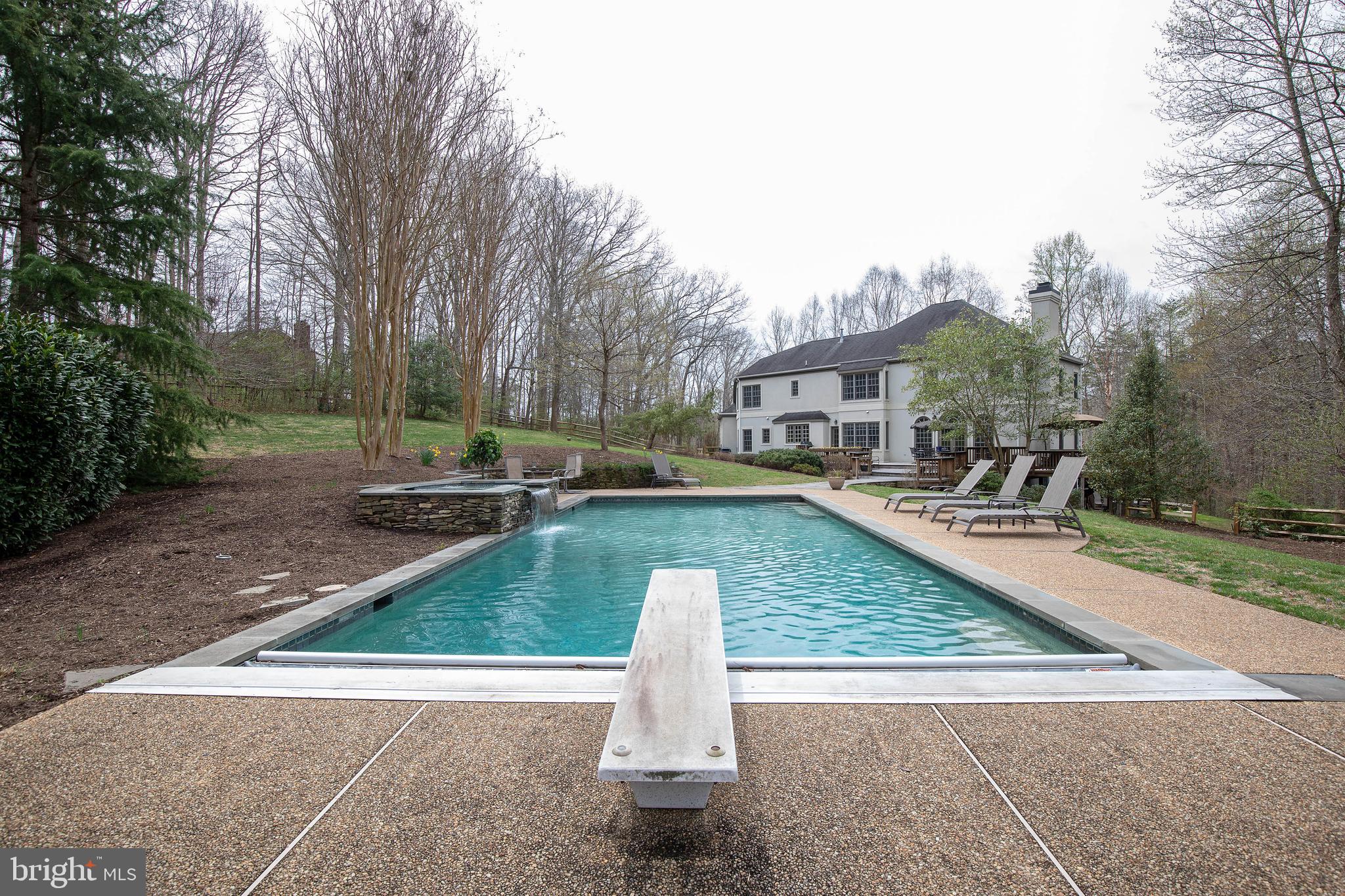 ENGLISH HILLS - Residential