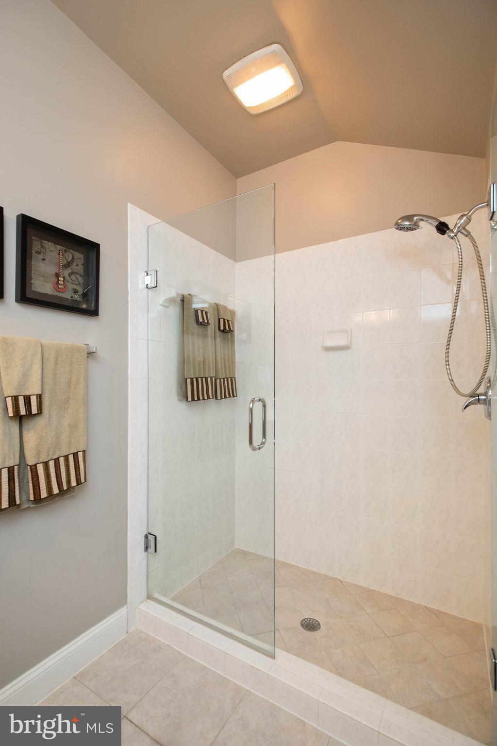 ENGLISH HILLS - Residential