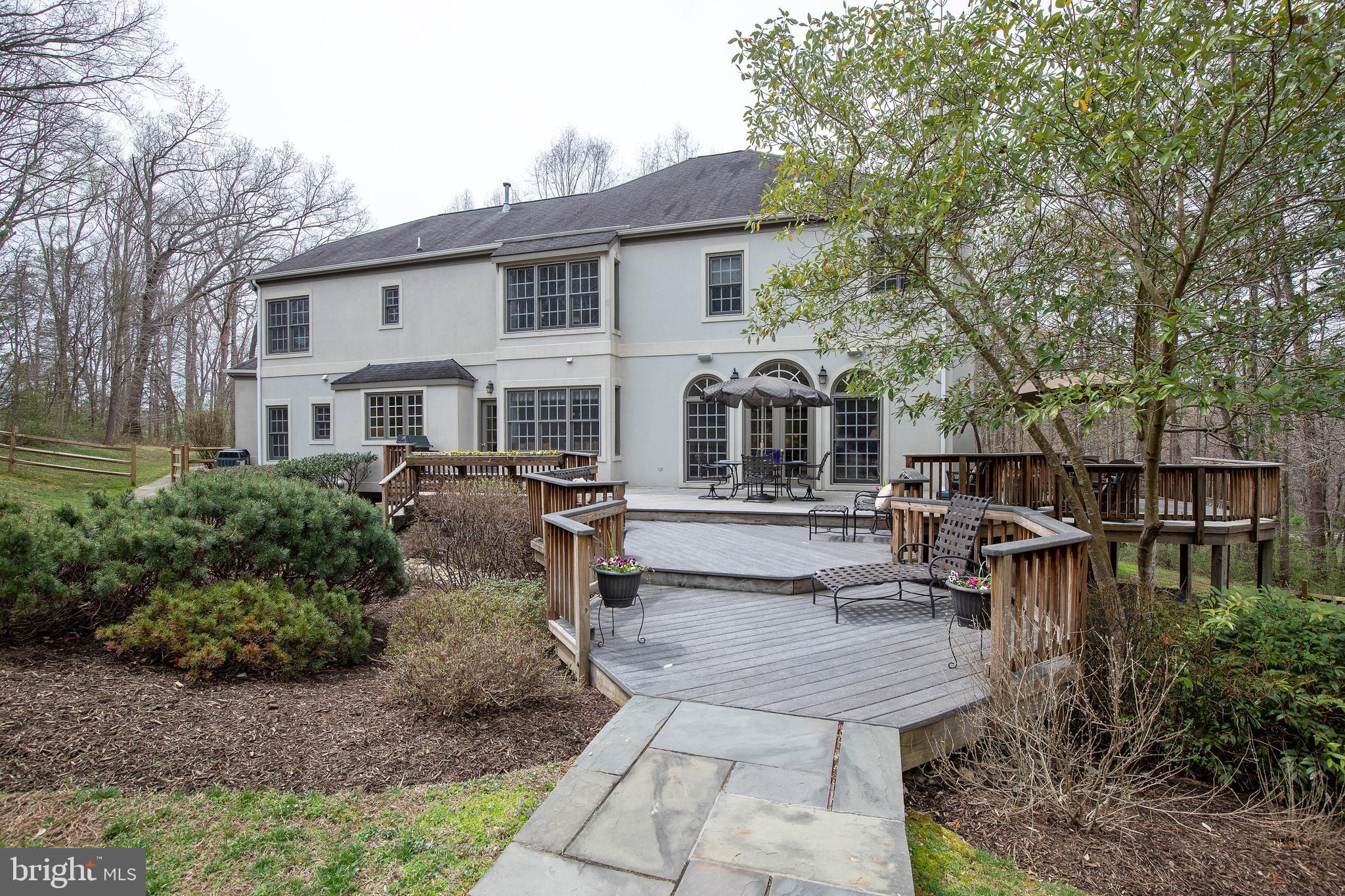 ENGLISH HILLS - Residential