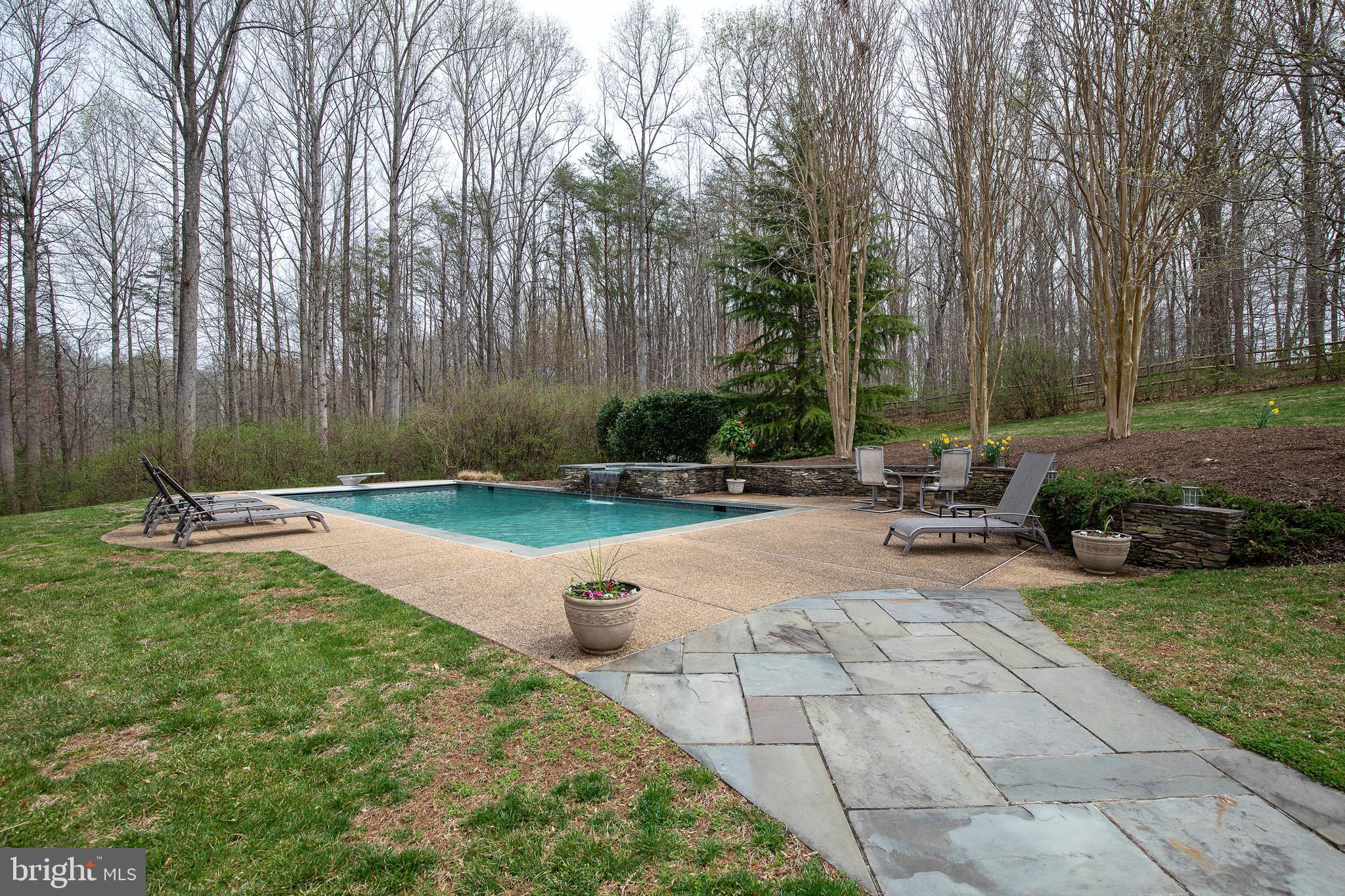 ENGLISH HILLS - Residential