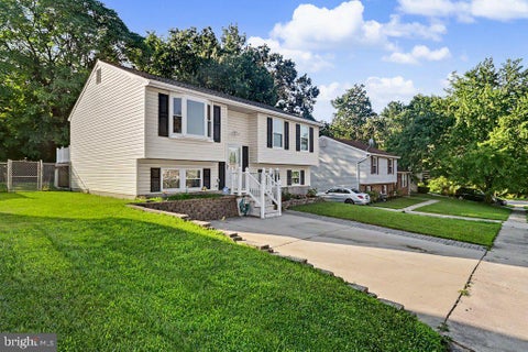 Homes For Sale - 8805 Golden Tree Lane<br/> BALTIMORE, MD 21221