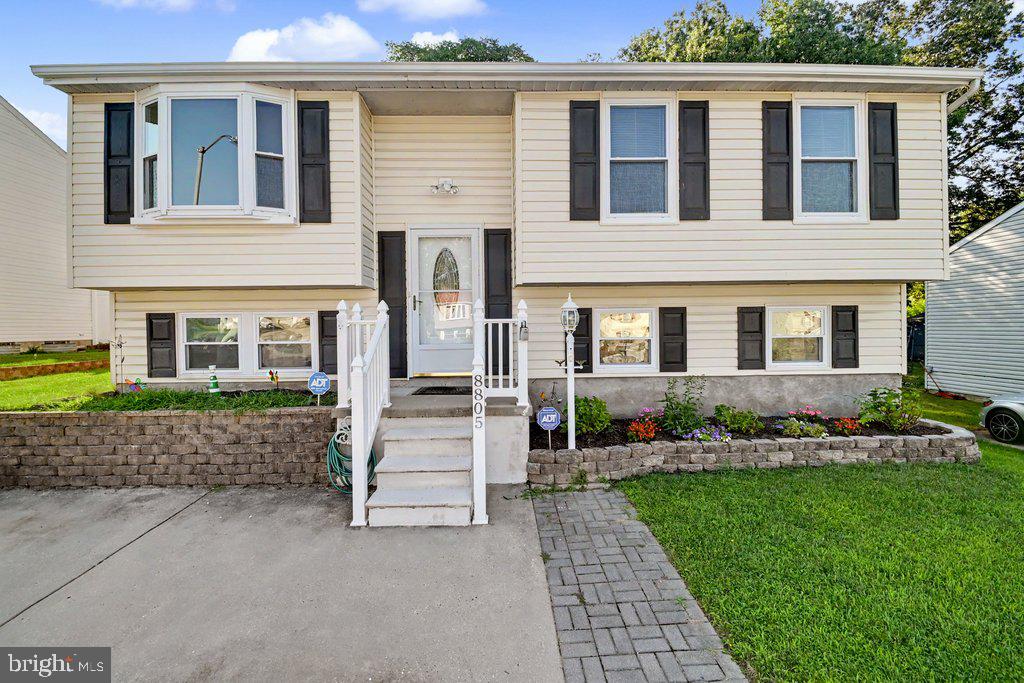 8805 GOLDEN TREE LANE