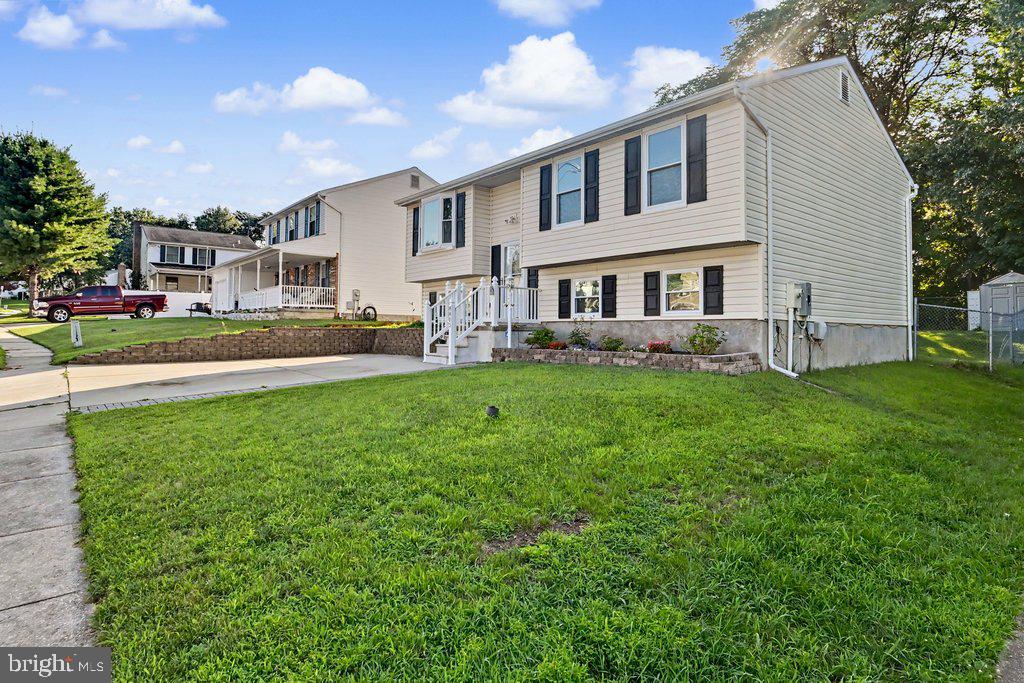 8805 GOLDEN TREE LANE