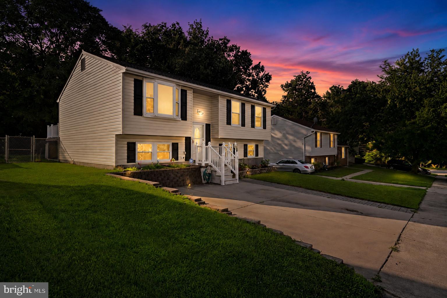 8805 GOLDEN TREE LANE