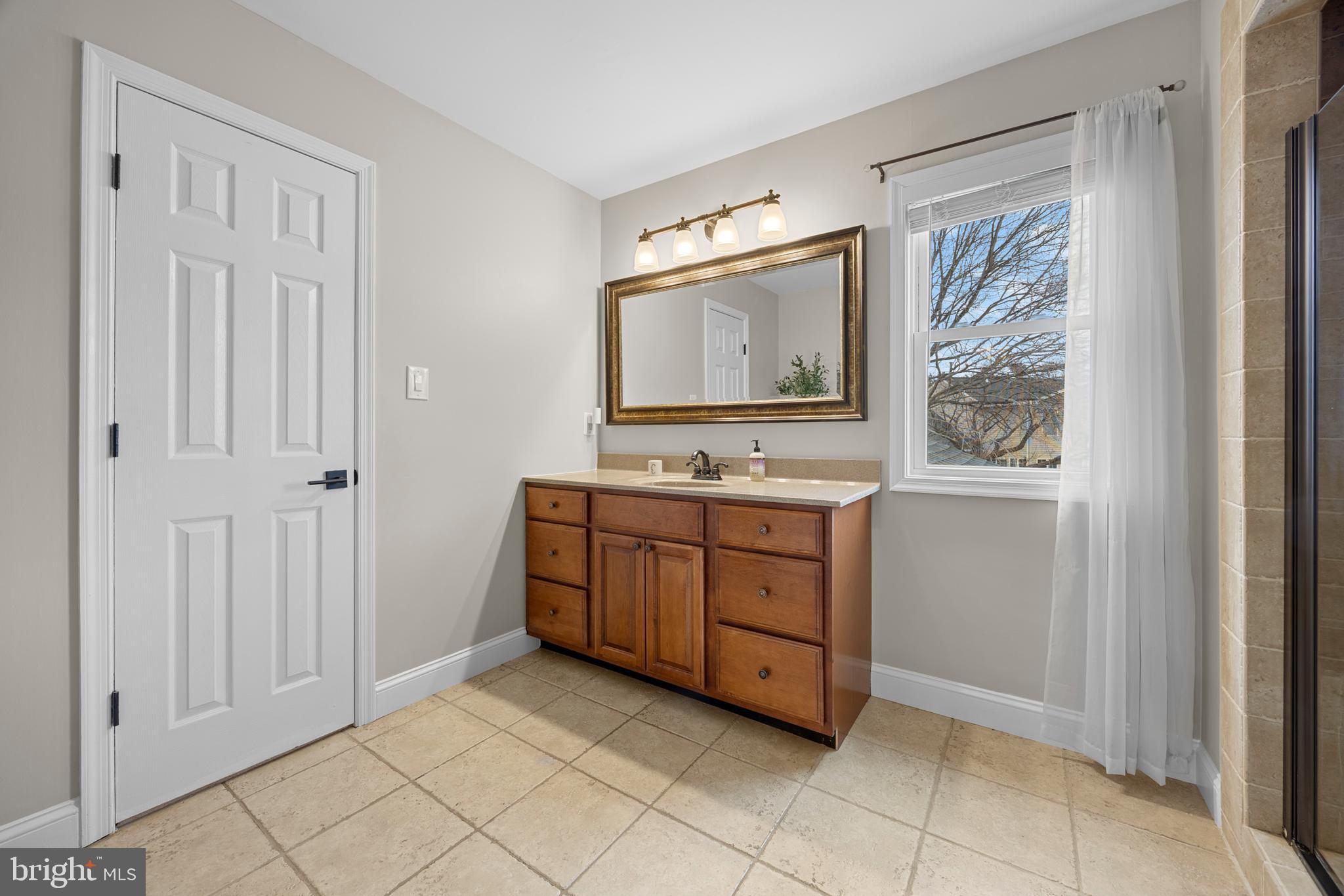 CHESTNUT TURN - Residential