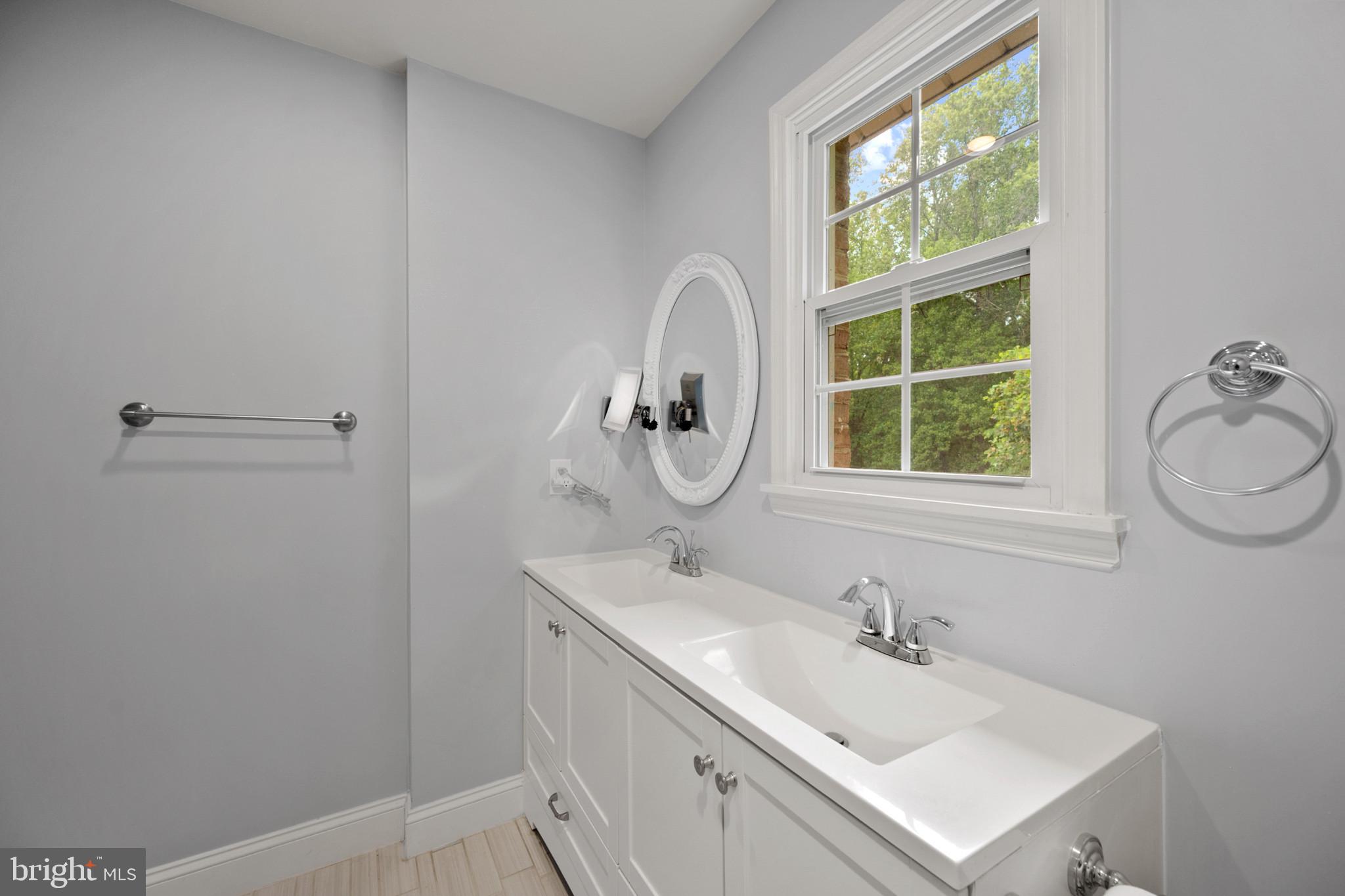 LAUREL GLEN - Residential