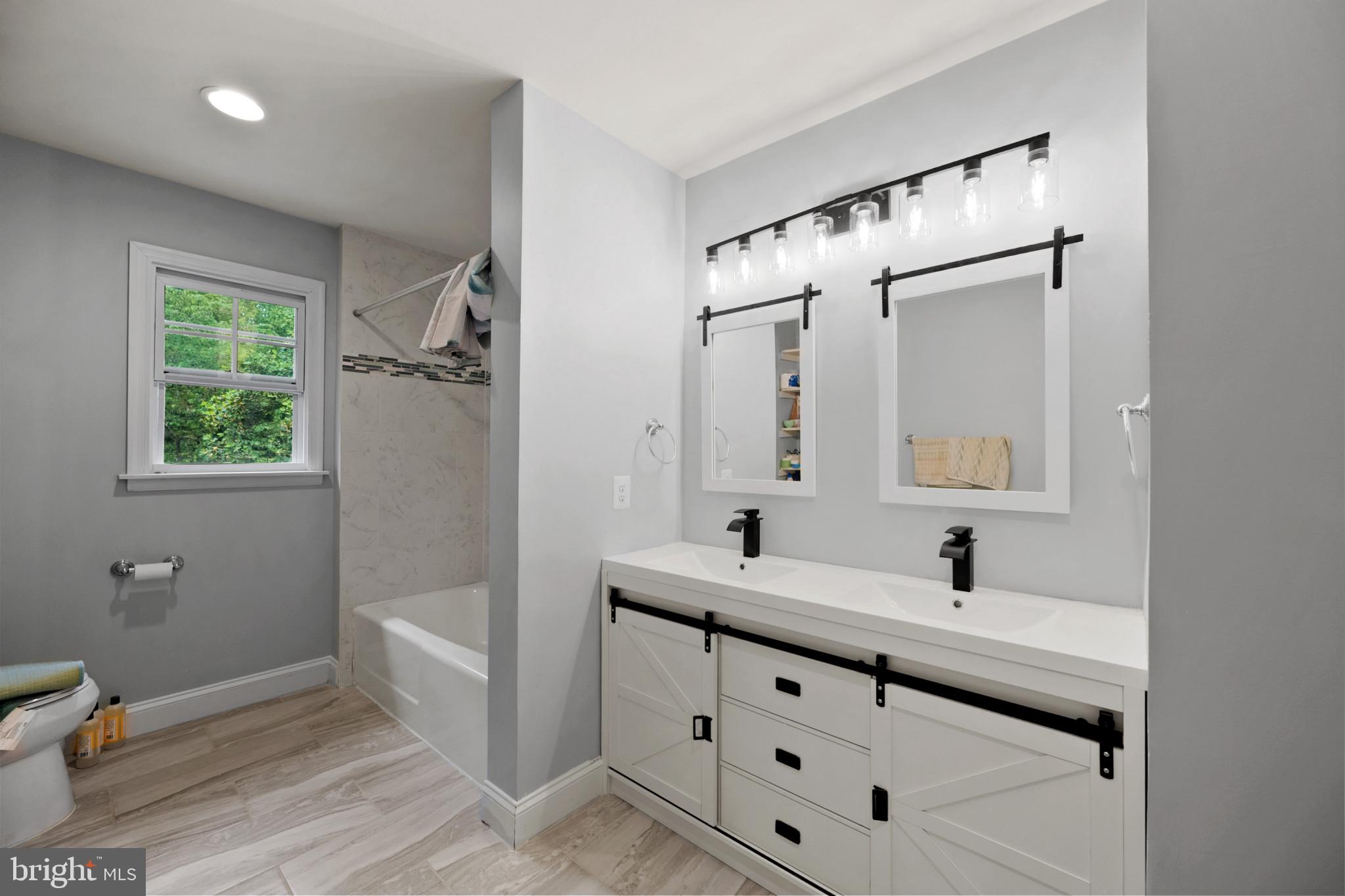 LAUREL GLEN - Residential
