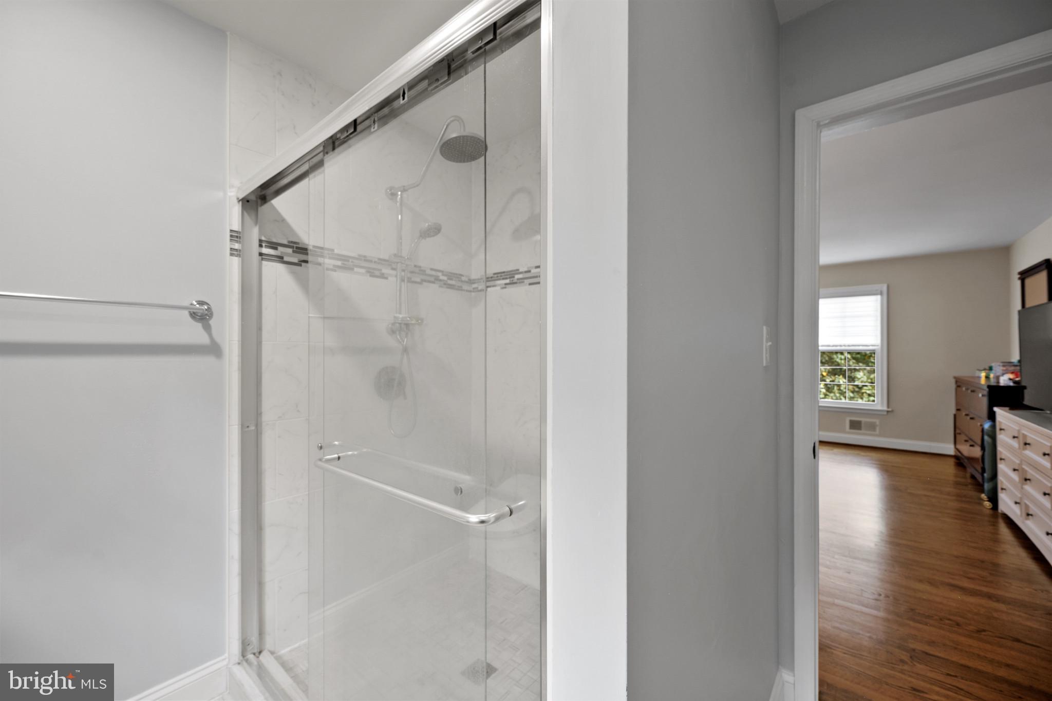 LAUREL GLEN - Residential
