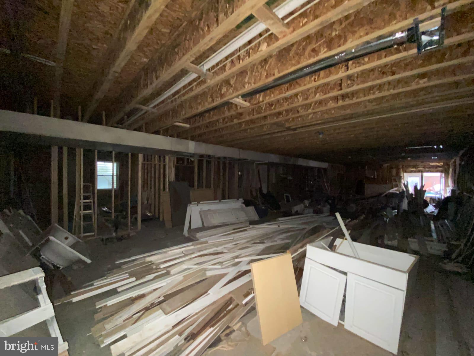 SILVER SPRINGS - Land