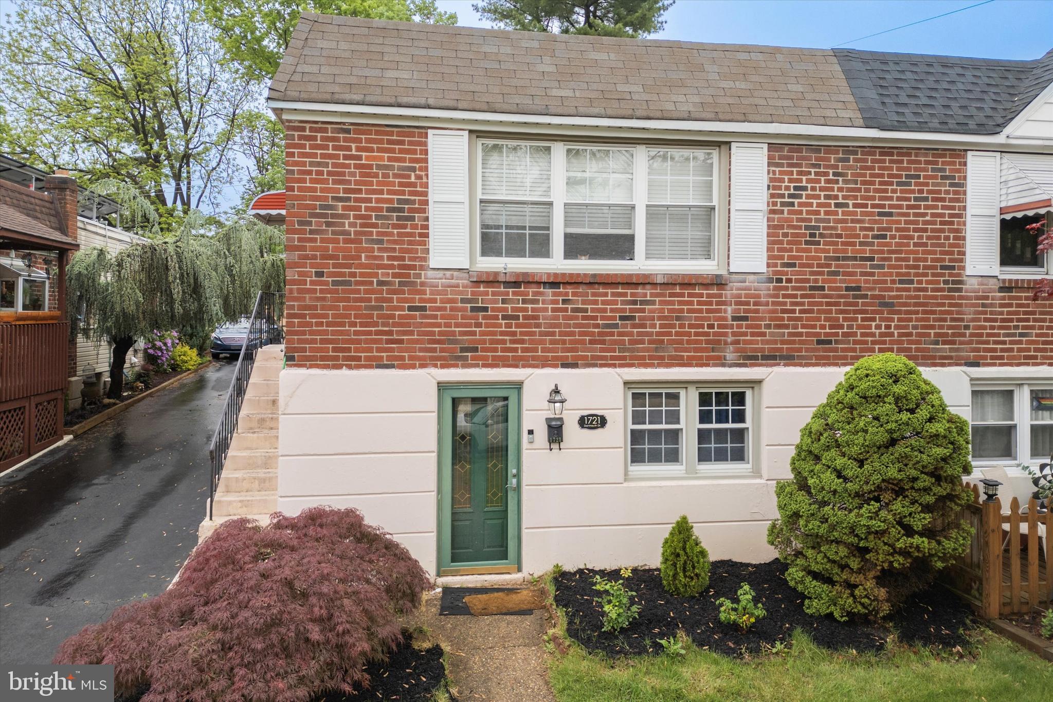 1721 DARTMOUTH DRIVE