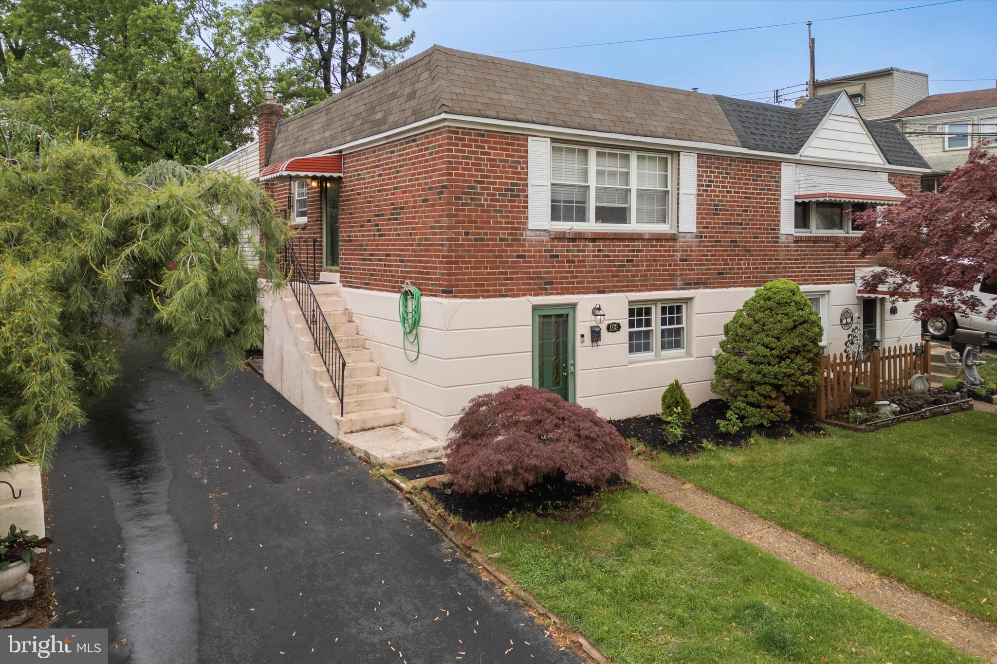 1721 DARTMOUTH DRIVE