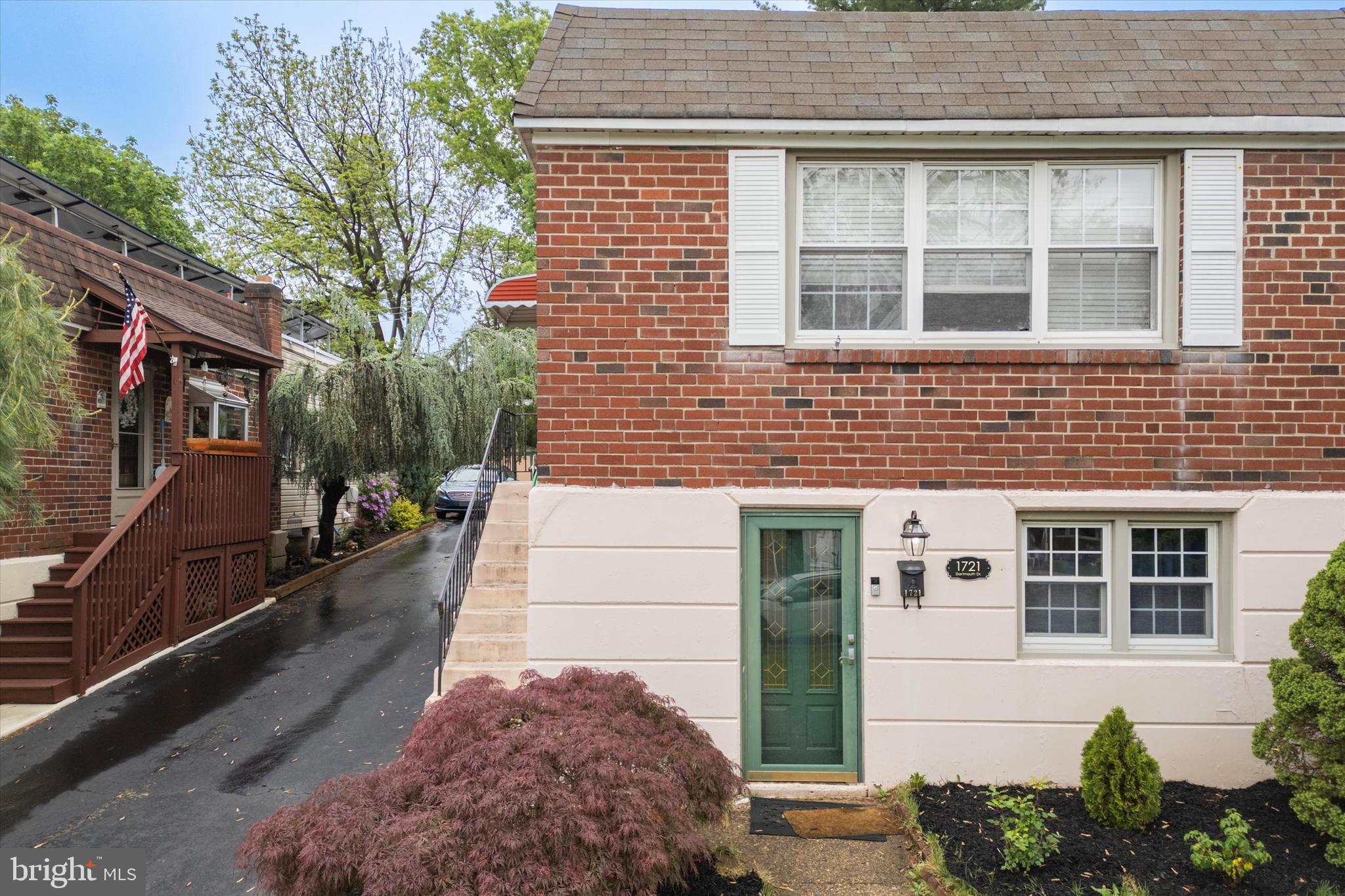 1721 DARTMOUTH DRIVE