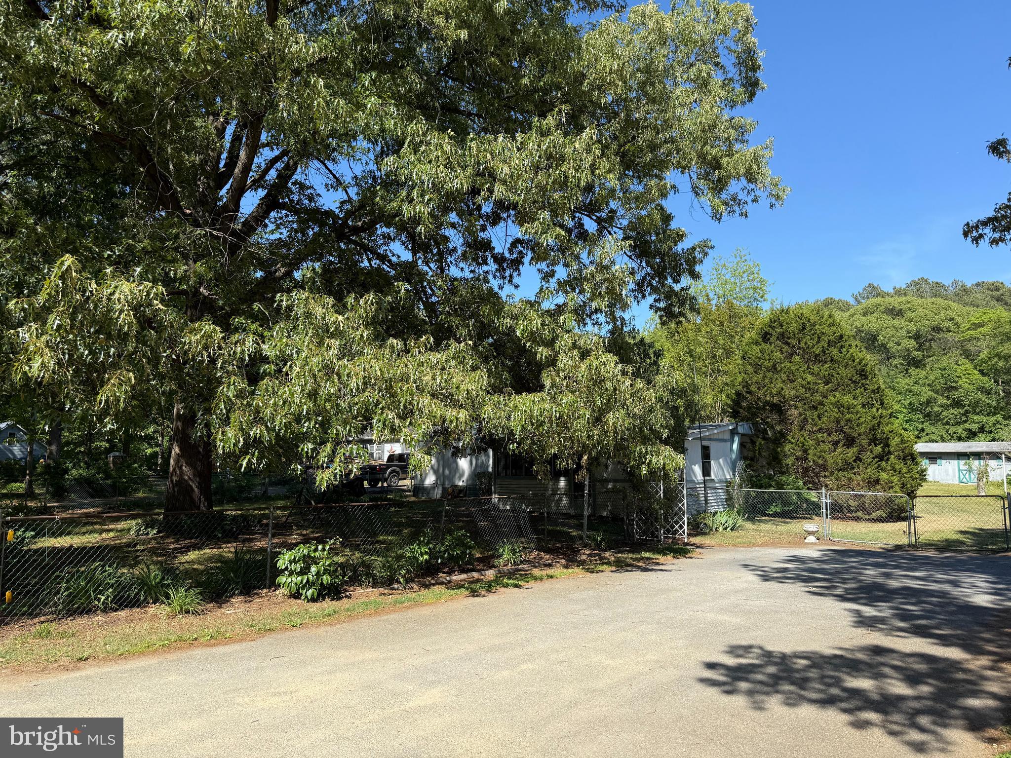 DUCKS NECK - Land