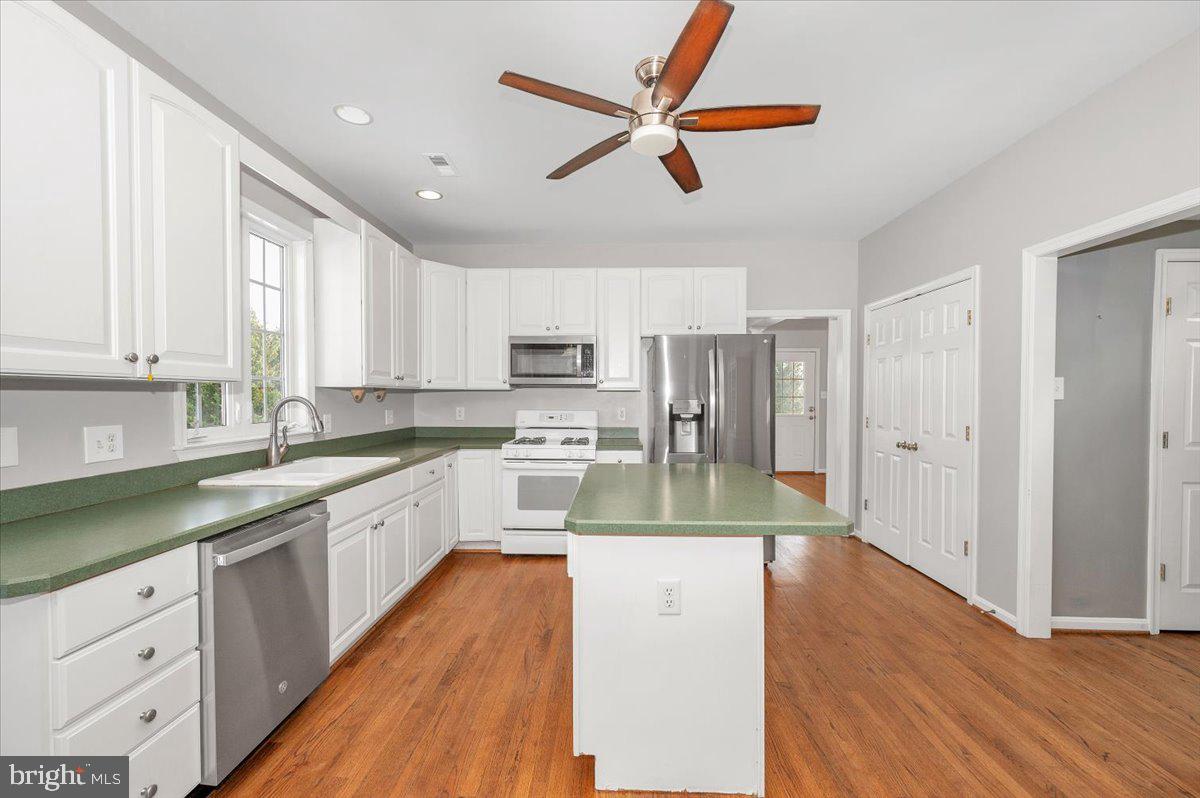 HANFORD ESTATES - Residential