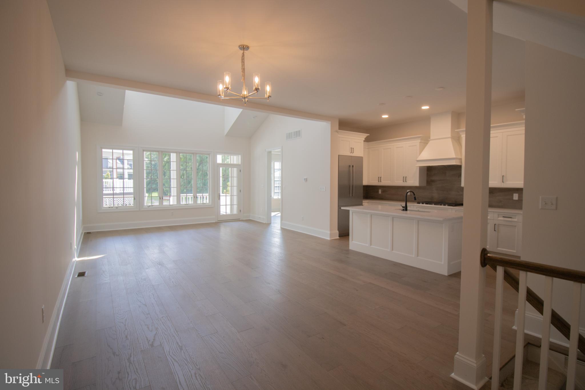 1111 INVERMERE ROAD