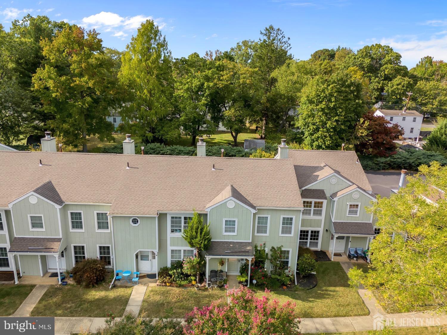 5 POND VIEW DRIVE