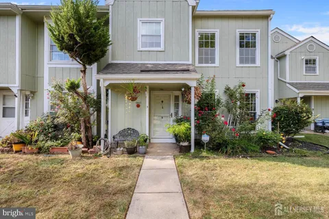 5 Pond View Drive, Plainsboro, NJ MLS: NJMX2011854