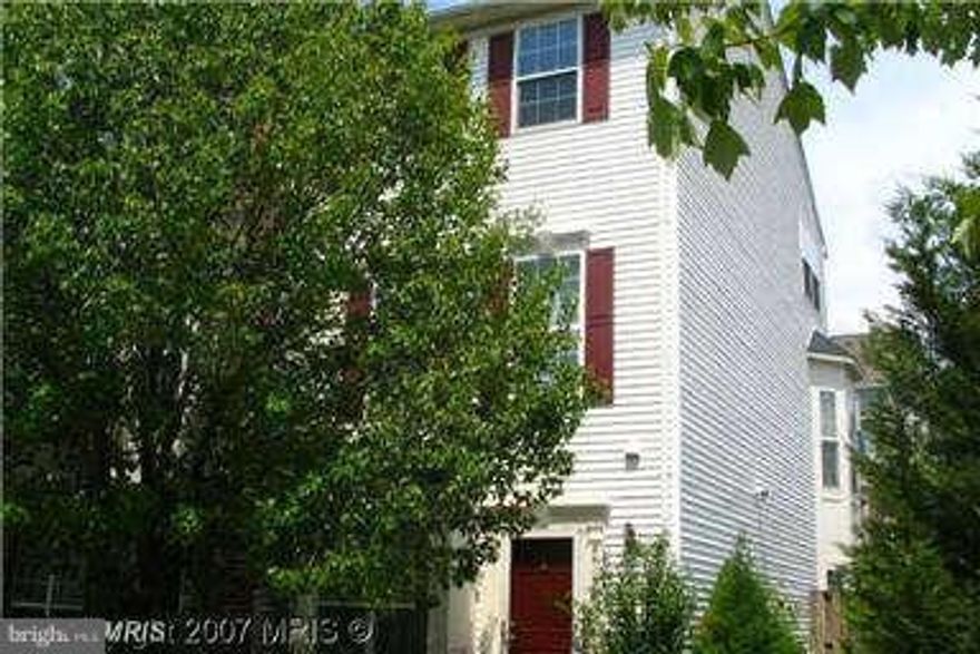 Excellent location! End unit townhouse - 1740 Sq feet W/spacious 3 bedrooms,2.5 baths freshly painted. Beautiful skylight in master bedroom & nice deck on the second level and fenced back yard. Close to Reston Town Center/Shops/Dulles Toll Rd ....must see!